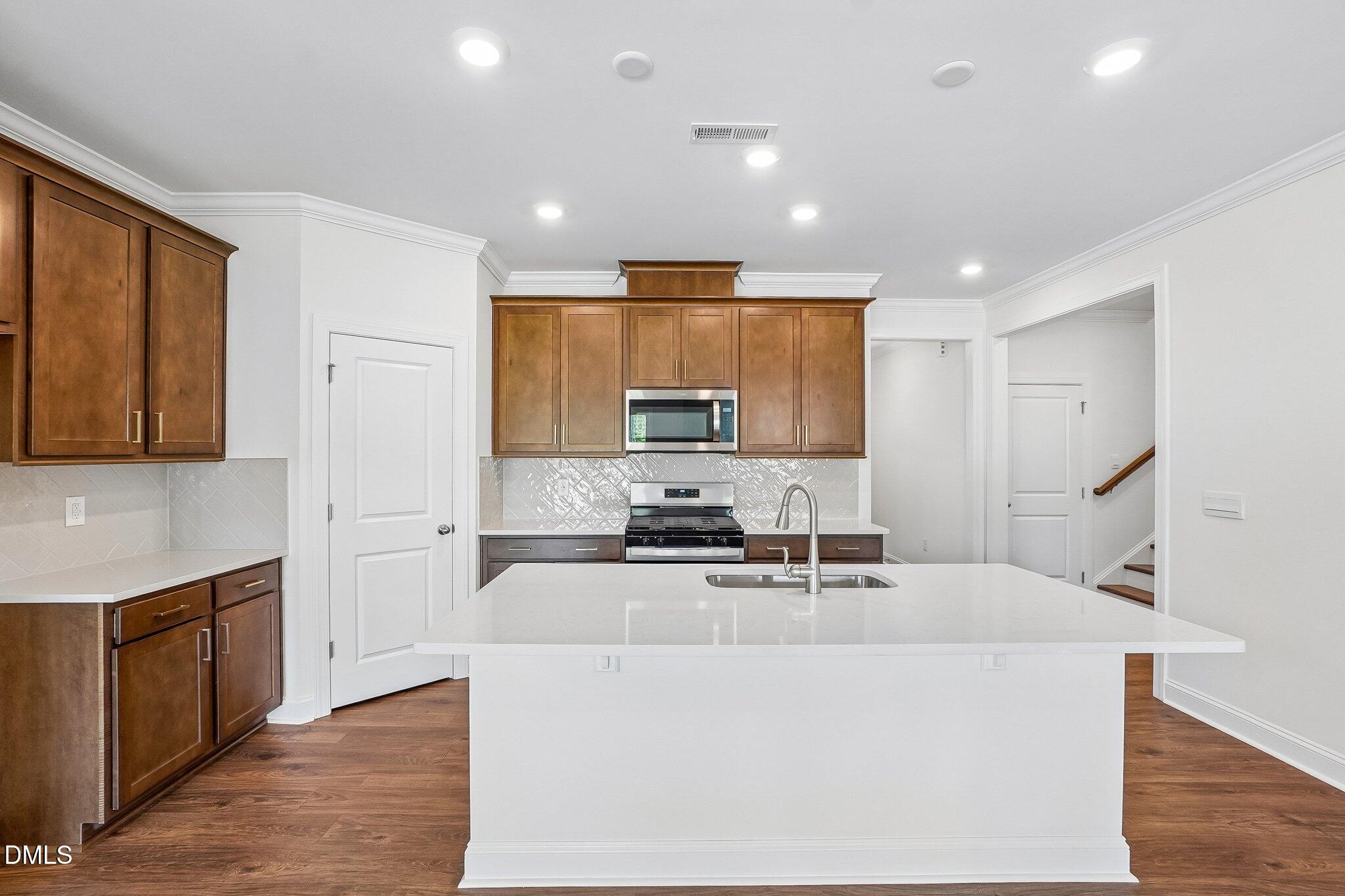 2200 Warbler Drive Property Photo 13