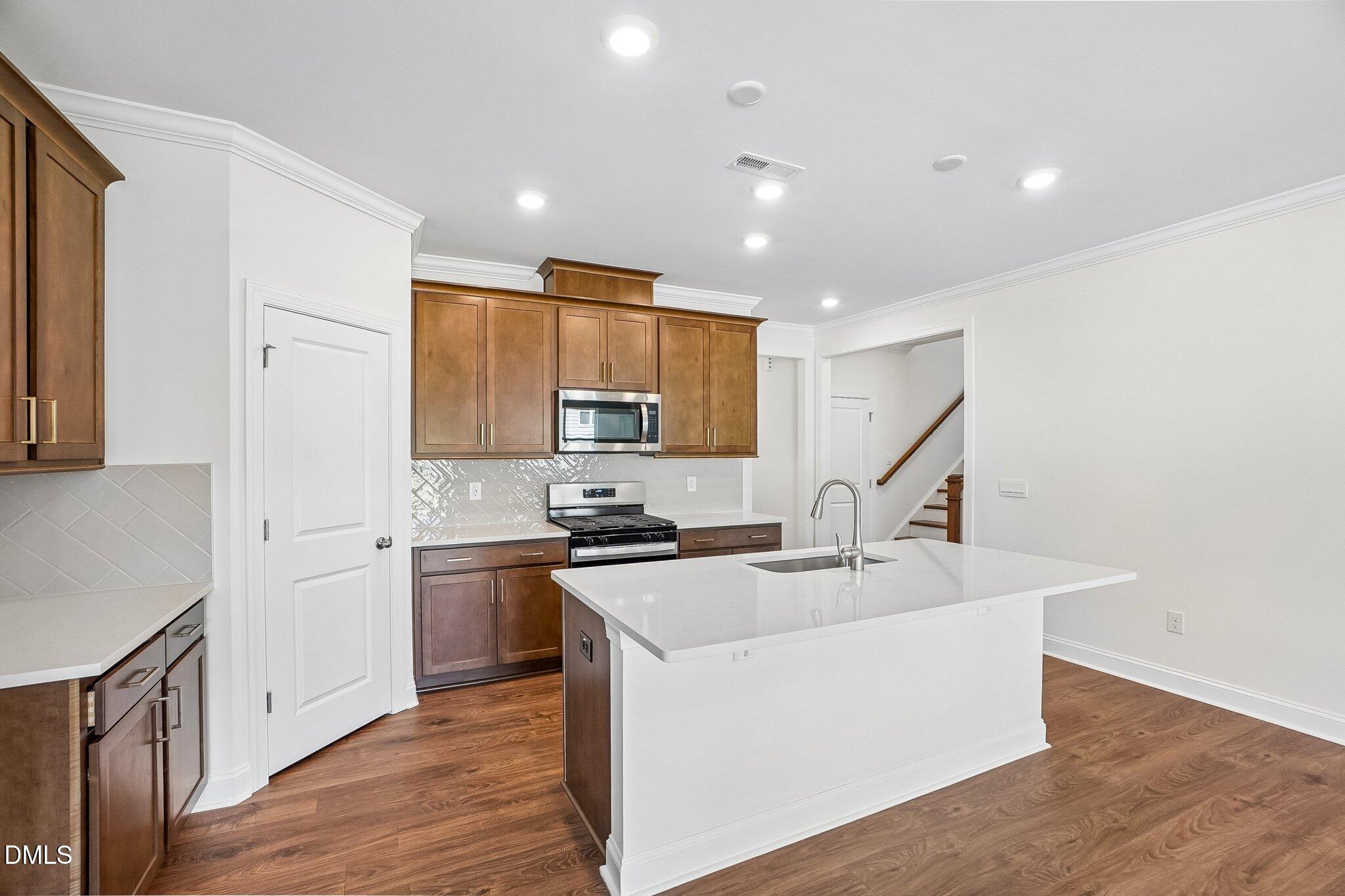 2200 Warbler Drive Property Photo 14