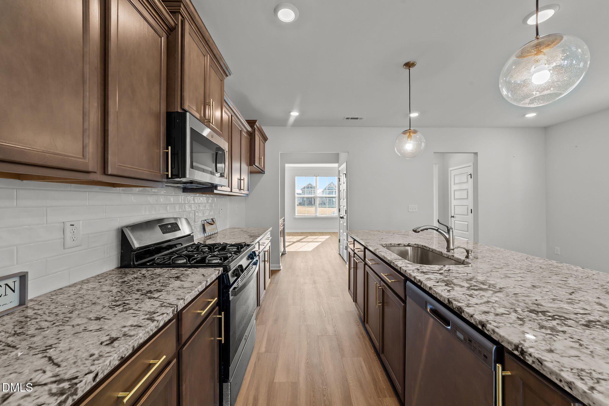 226 Blue Iris Parkway Property Photo 8