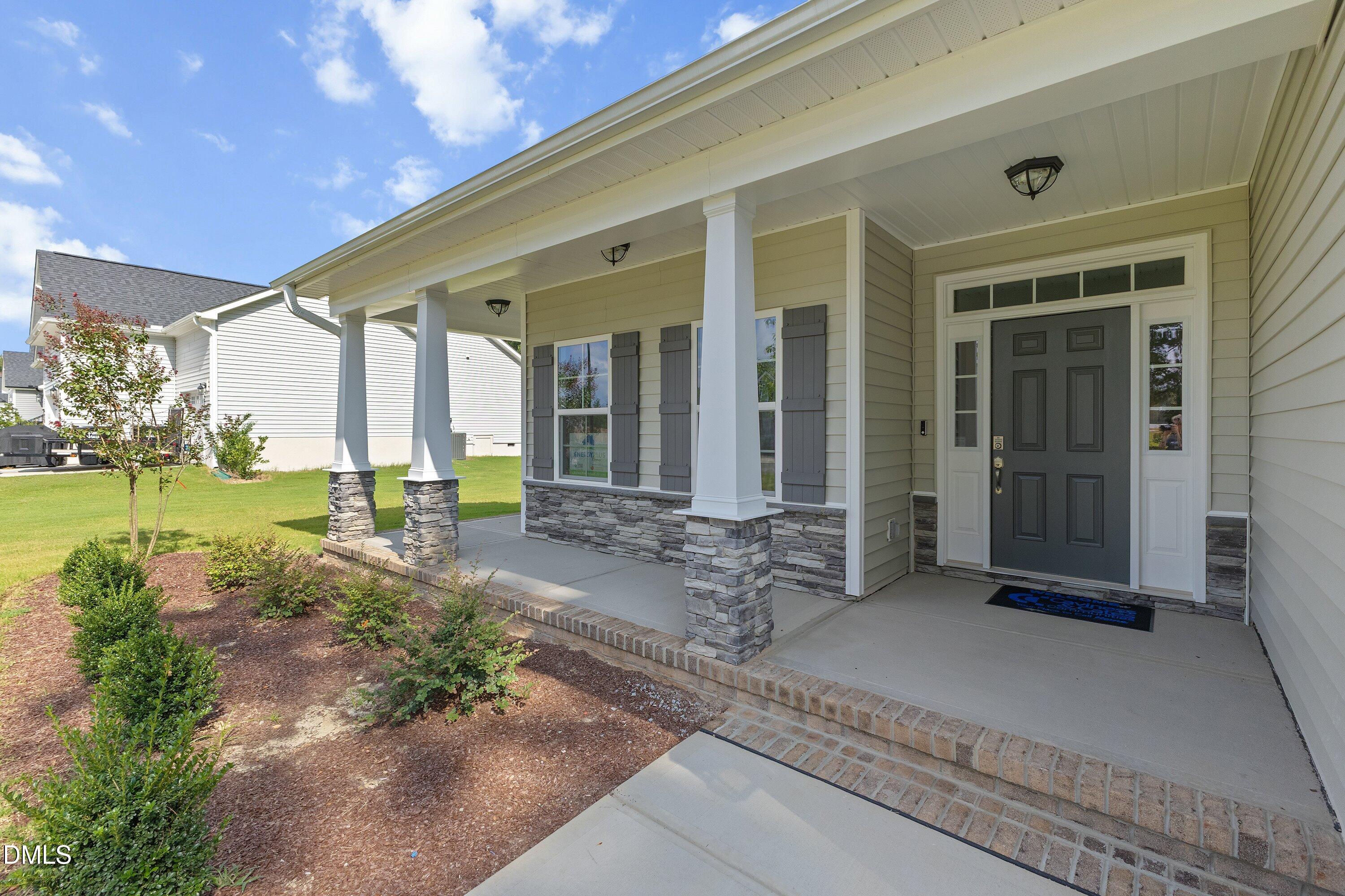 507 E Clydes Point Way Property Photo 4