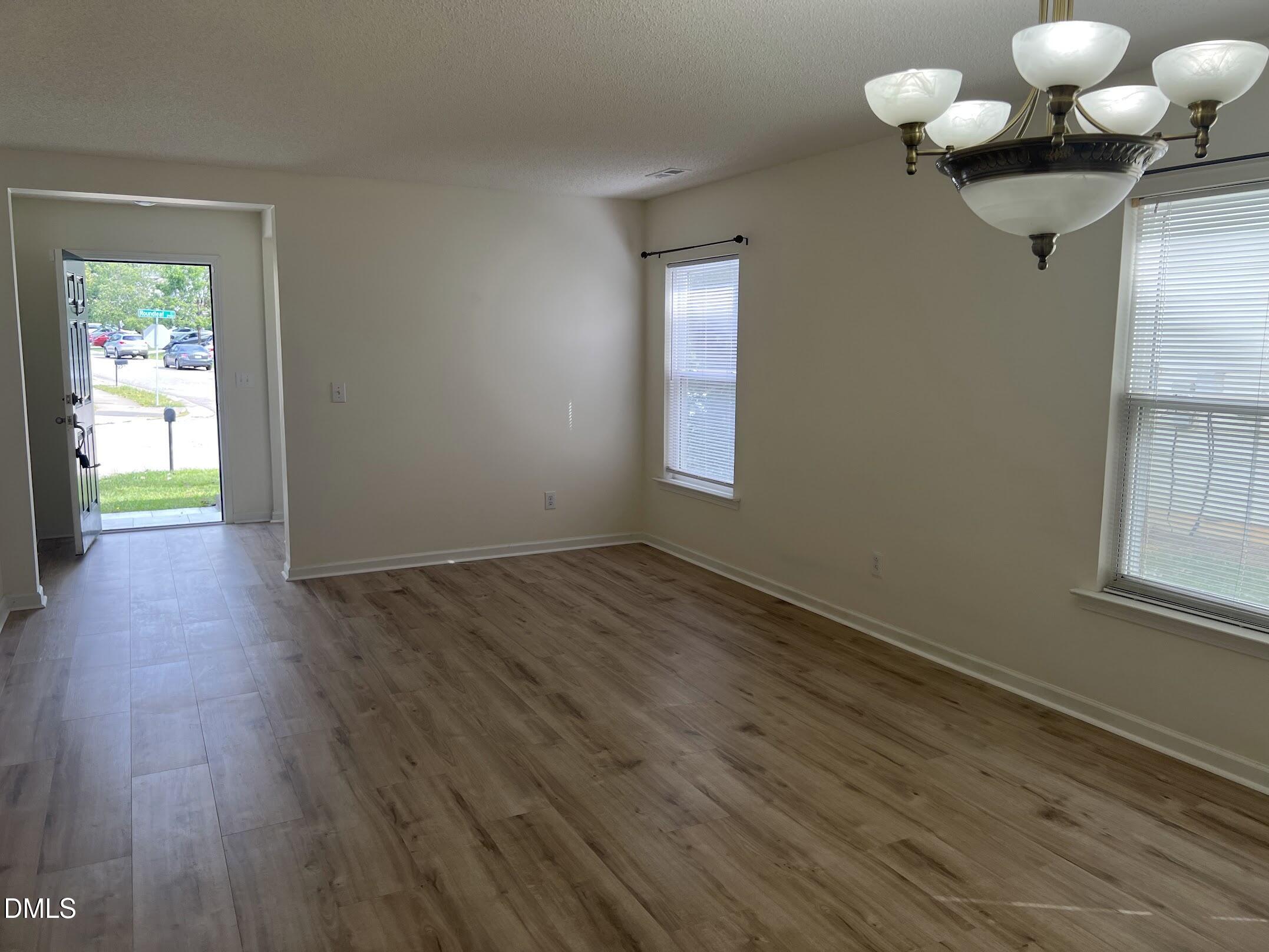 2920 Roundleaf Court Property Photo 5