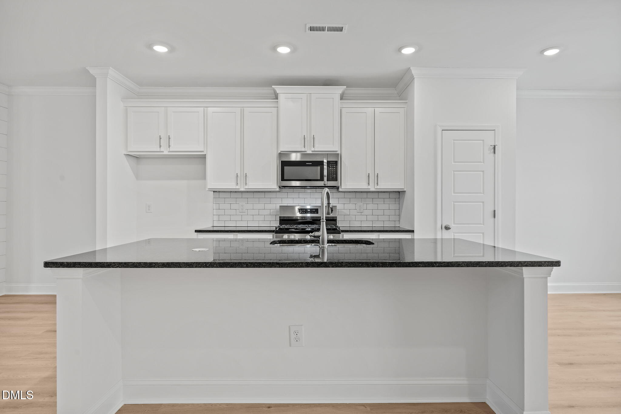 720 Winton Way 544 Property Photo 4
