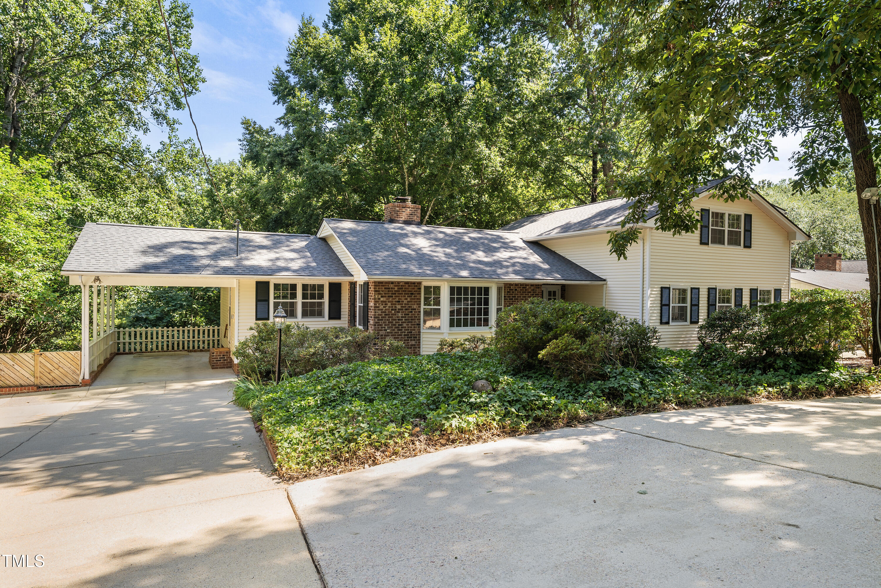 5500 North Hills Drive Property Photo 1