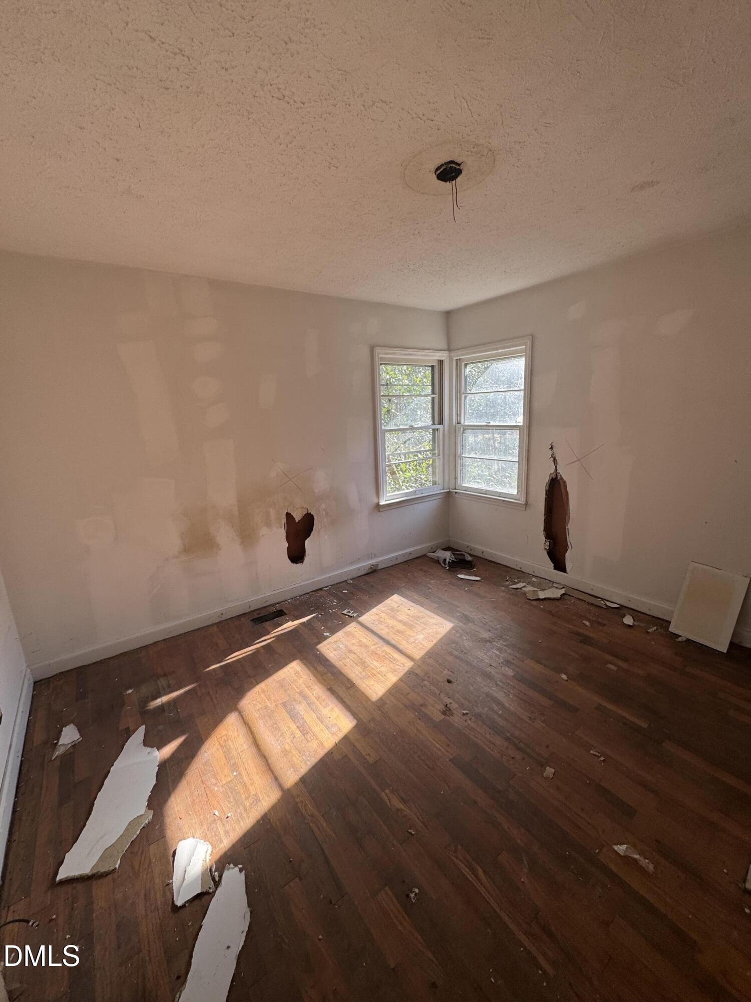 6255 Pine Street Property Photo 9