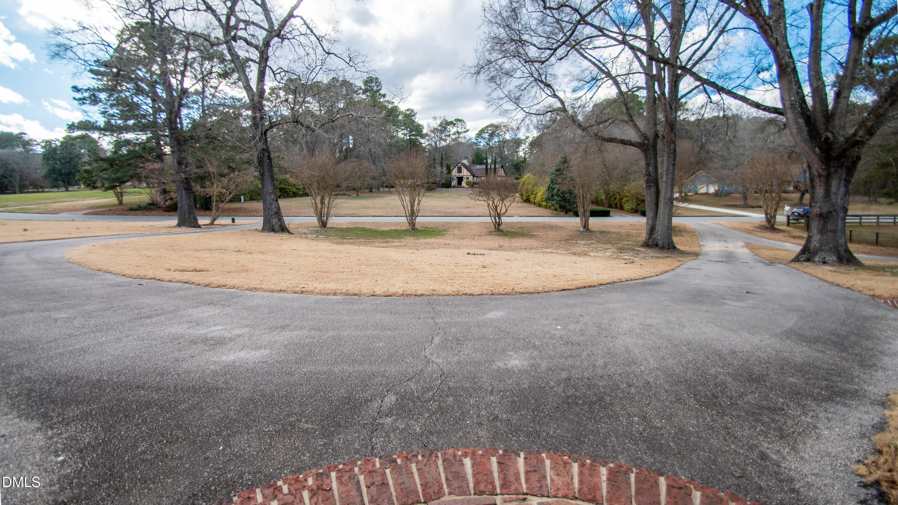 5708 Castlebrook Drive Property Photo 7