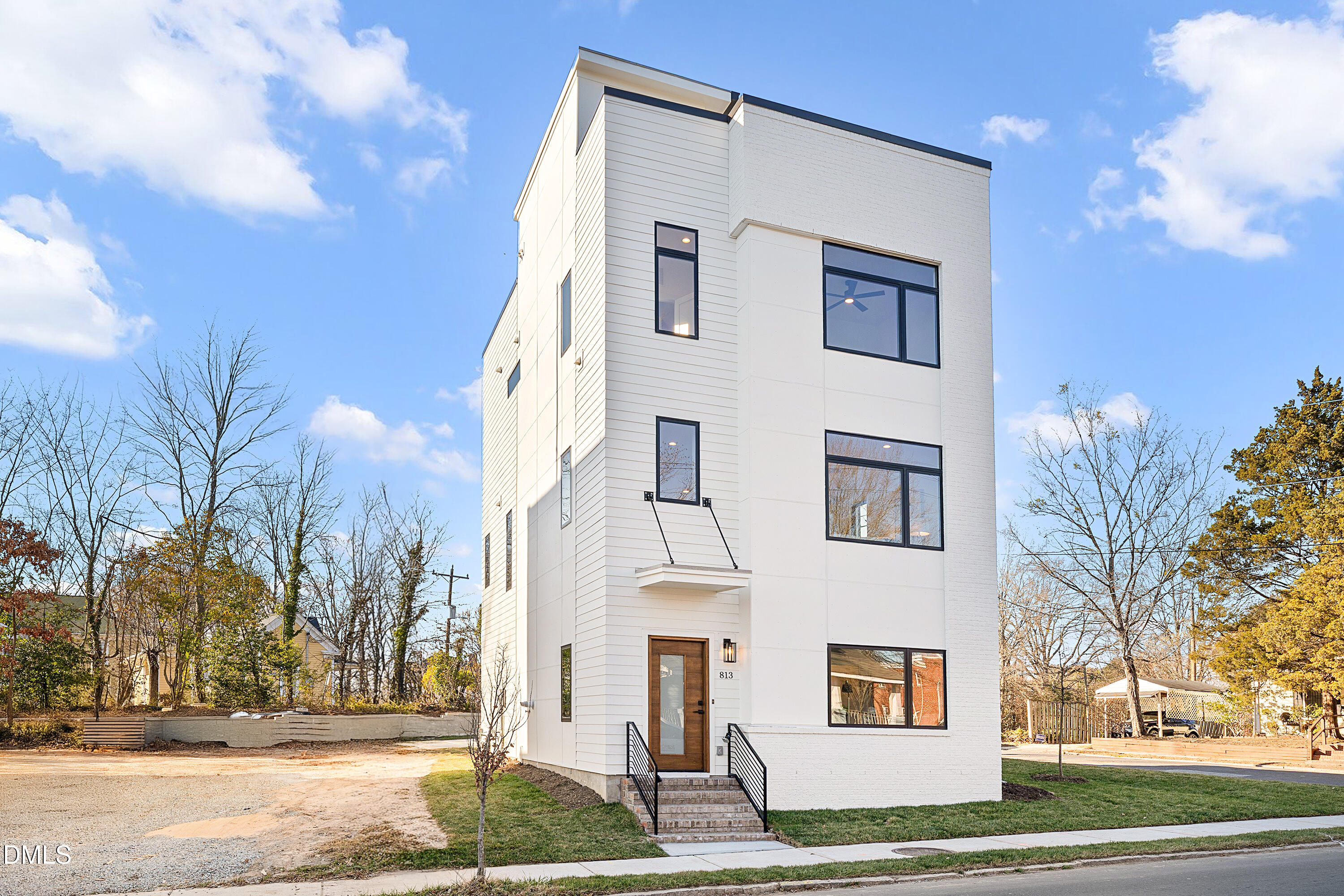 813 N Roxboro Street Property Photo 4