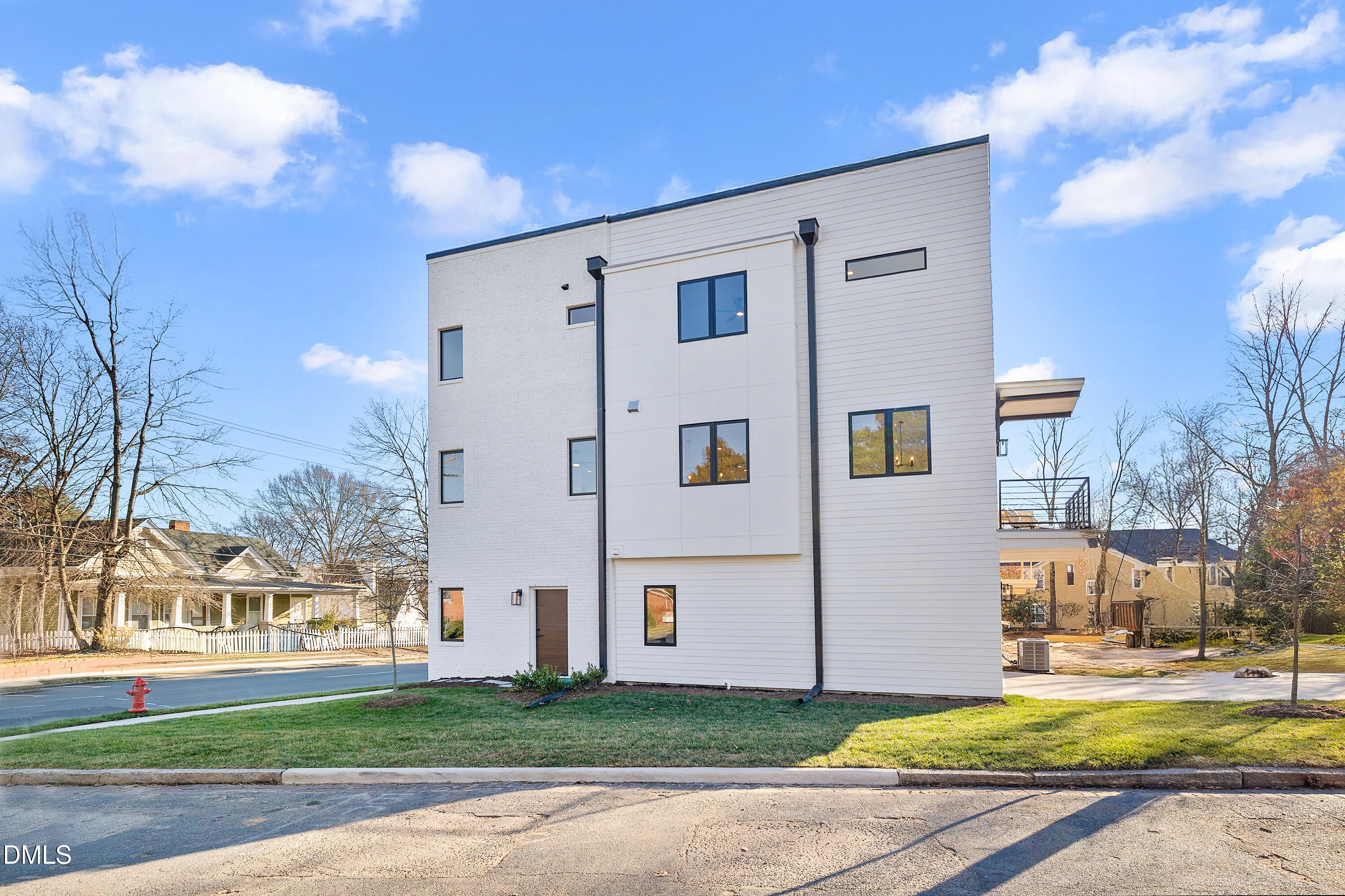 813 N Roxboro Street Property Photo 6