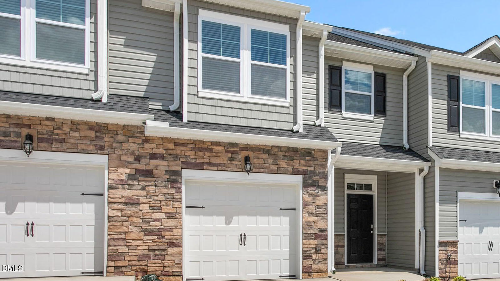 424 Kinneries Drive Property Photo 1