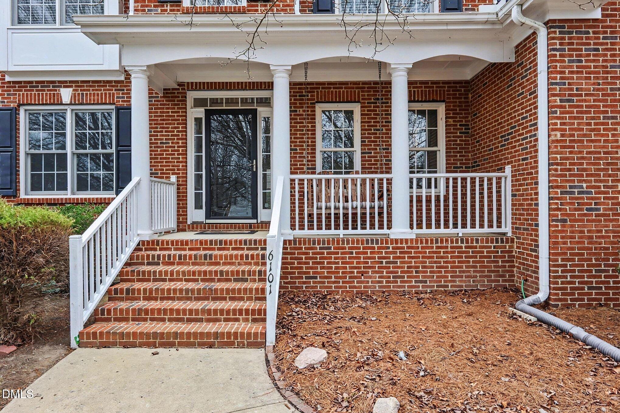 6101 Tiffield Way Property Photo 4