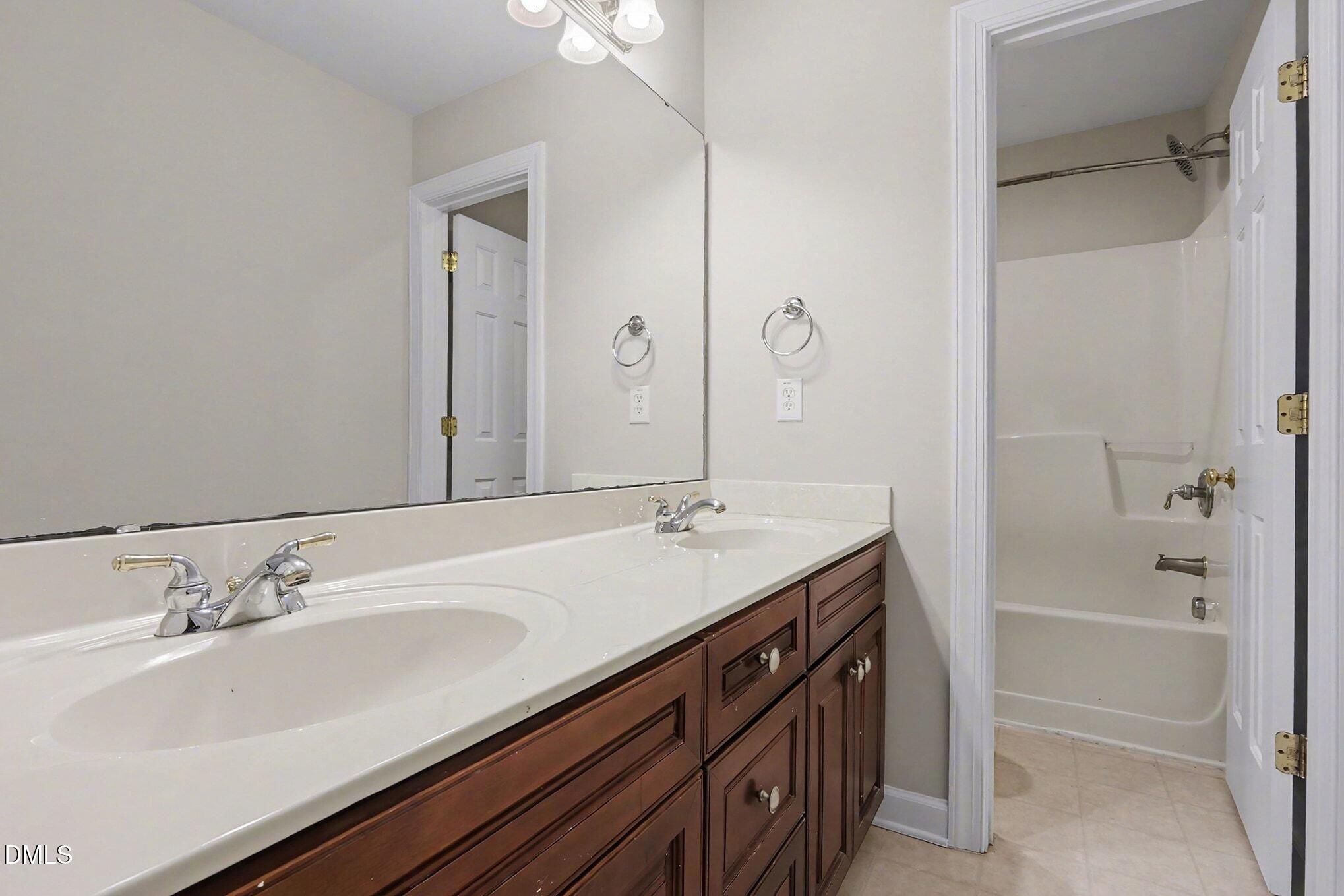 6101 Tiffield Way Property Photo 26