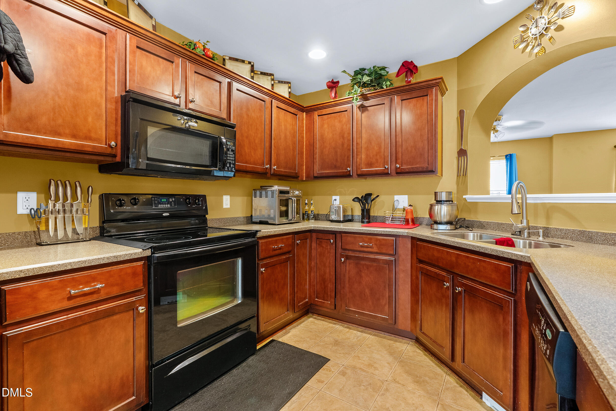 8840 Thornton Town Place Property Photo 3