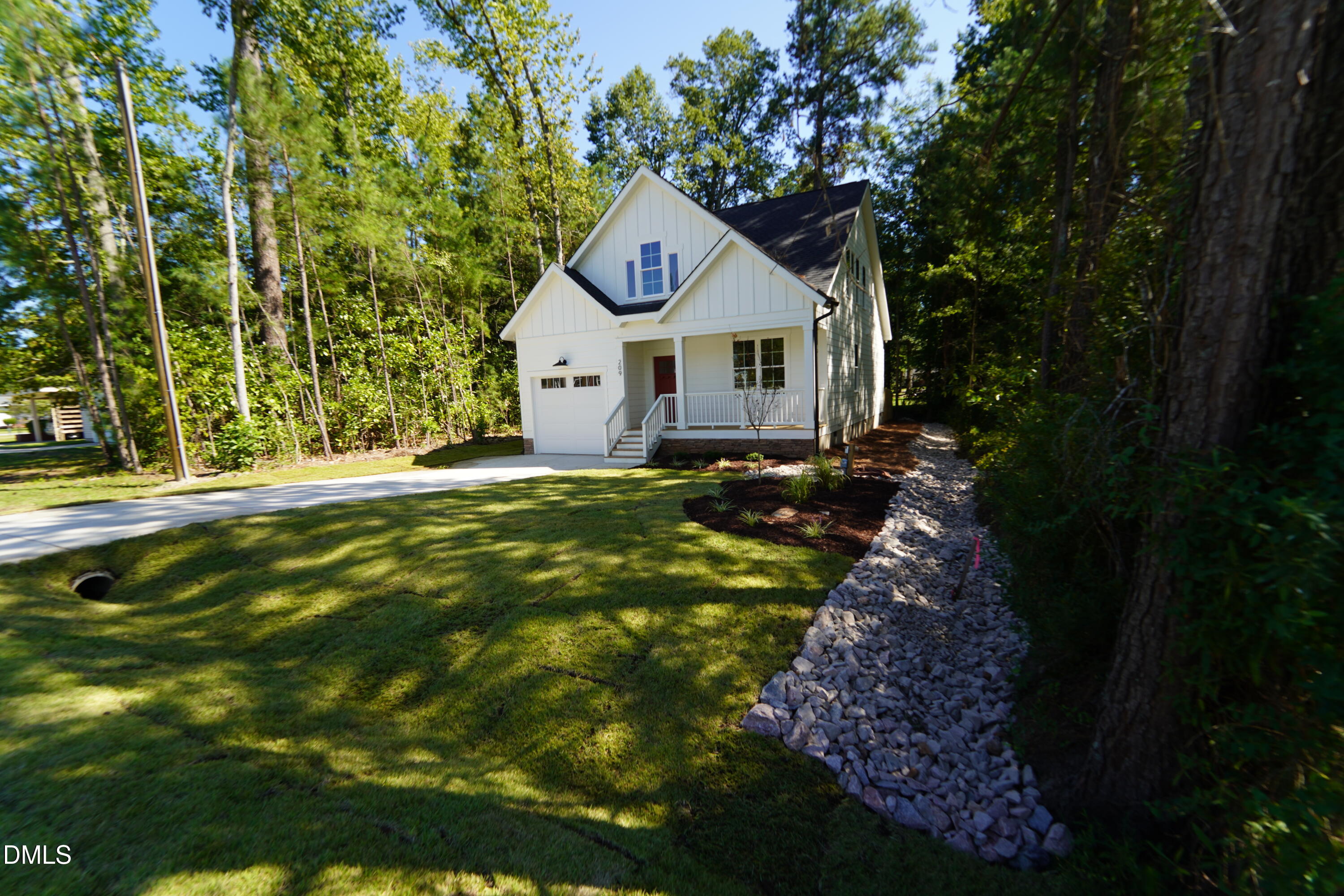 209 W Franklin Street Property Photo 5