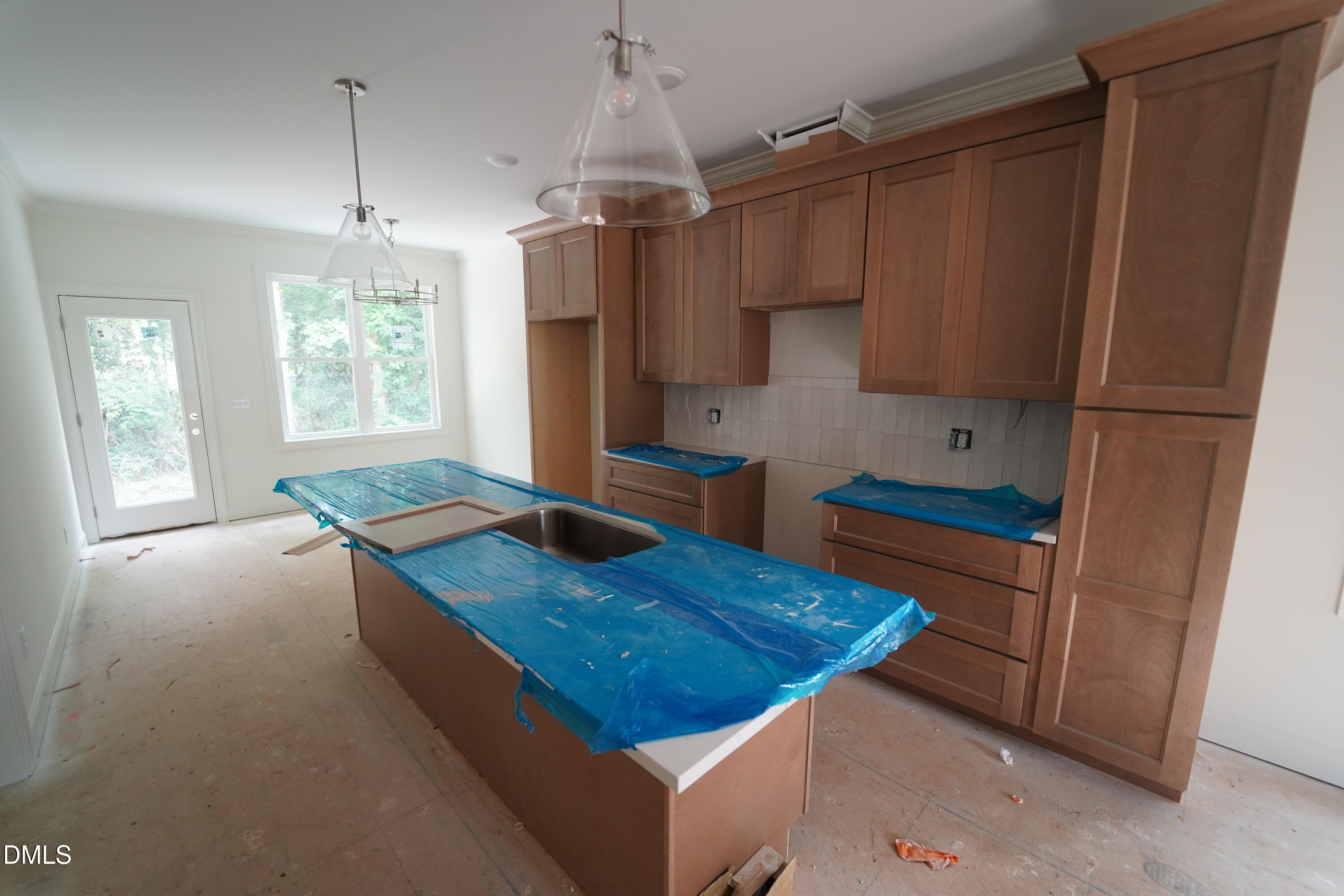209 W Franklin Street Property Photo 8