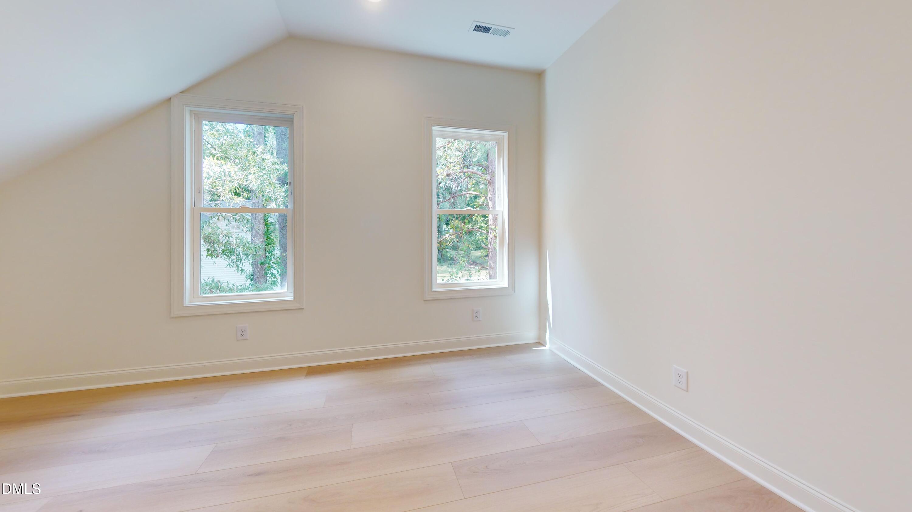 209 W Franklin Street Property Photo 39