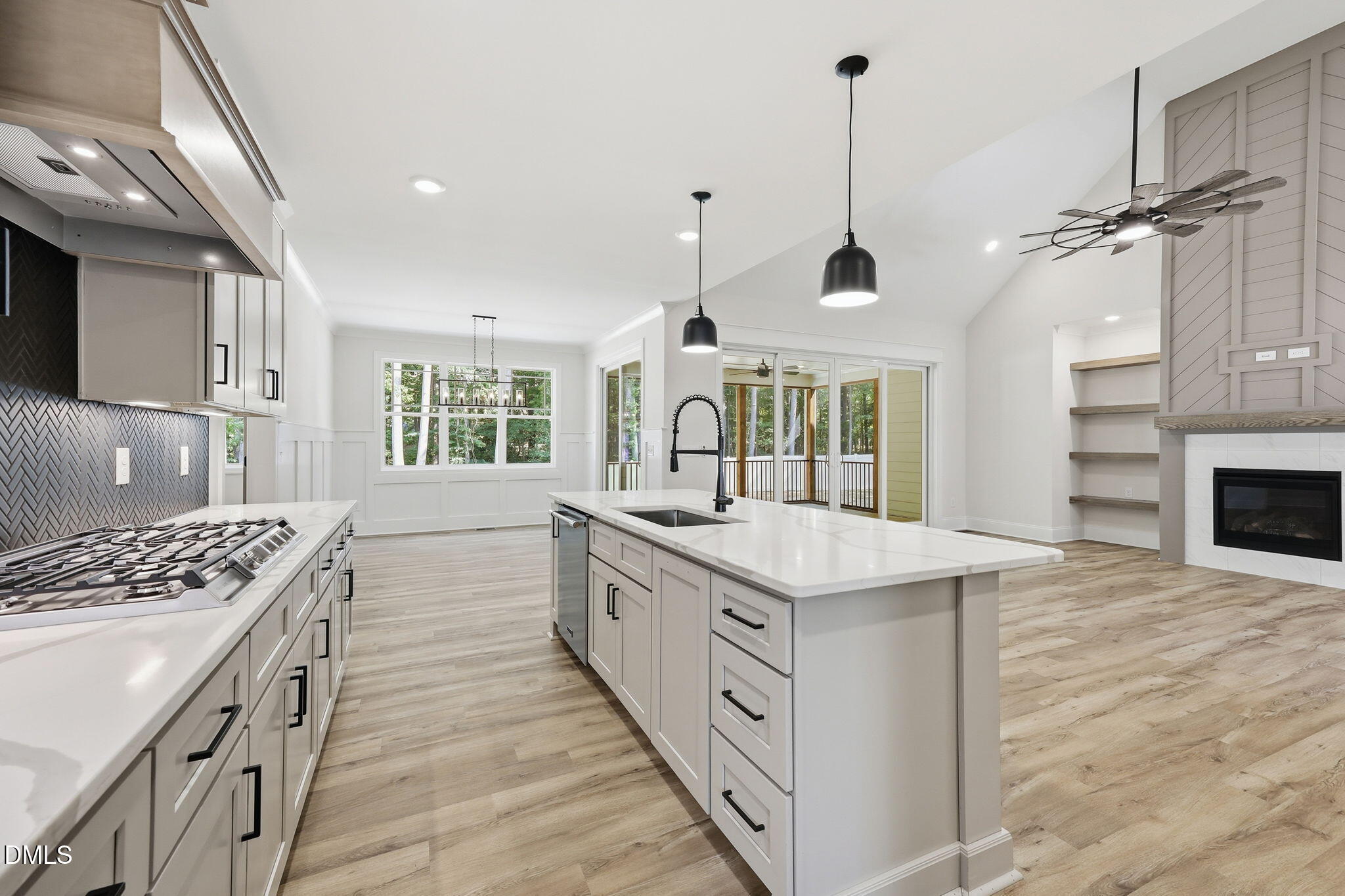 5905 Tranquil Cove Property Photo 8