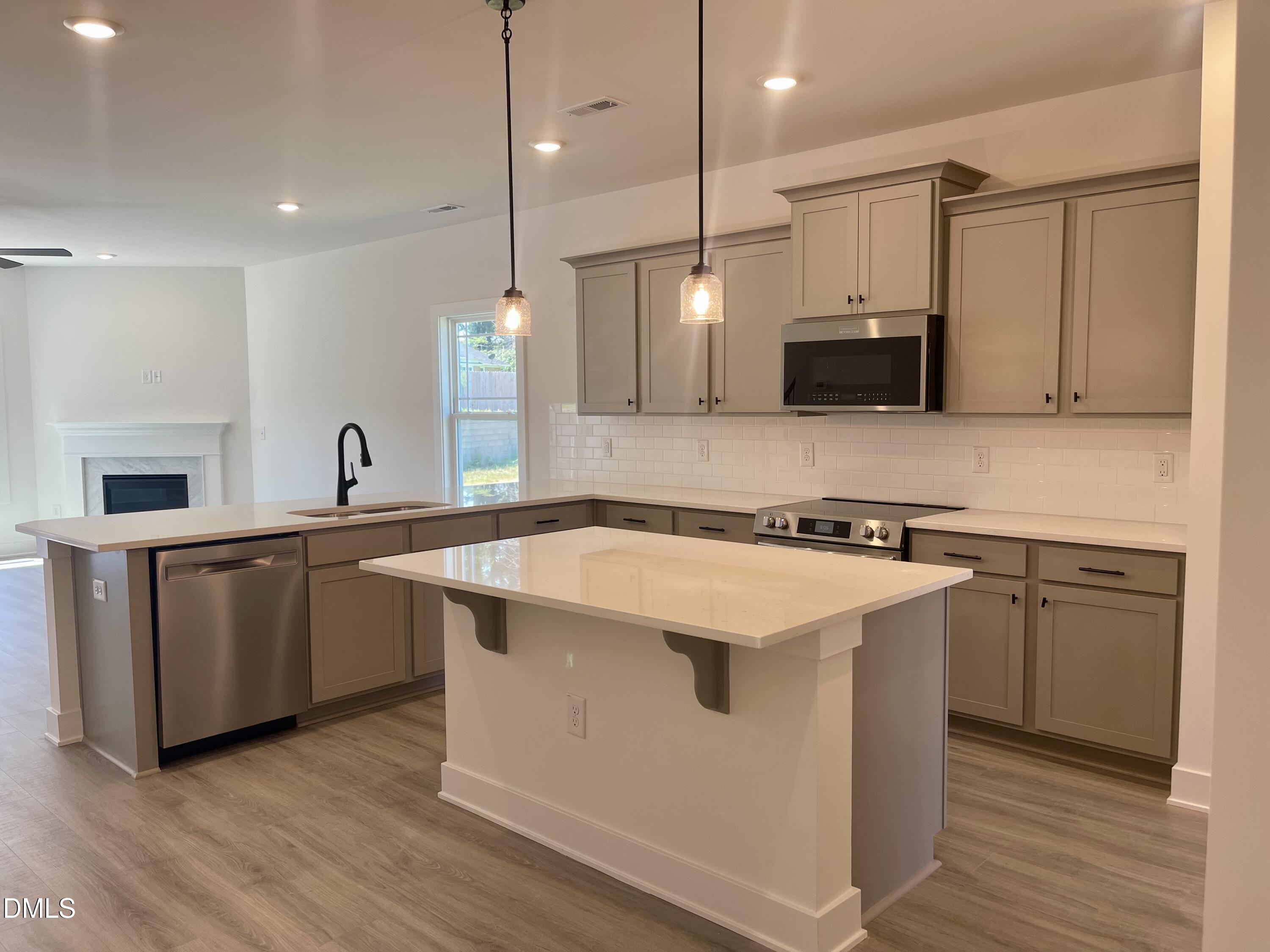 526 Middleton Court Property Photo 4