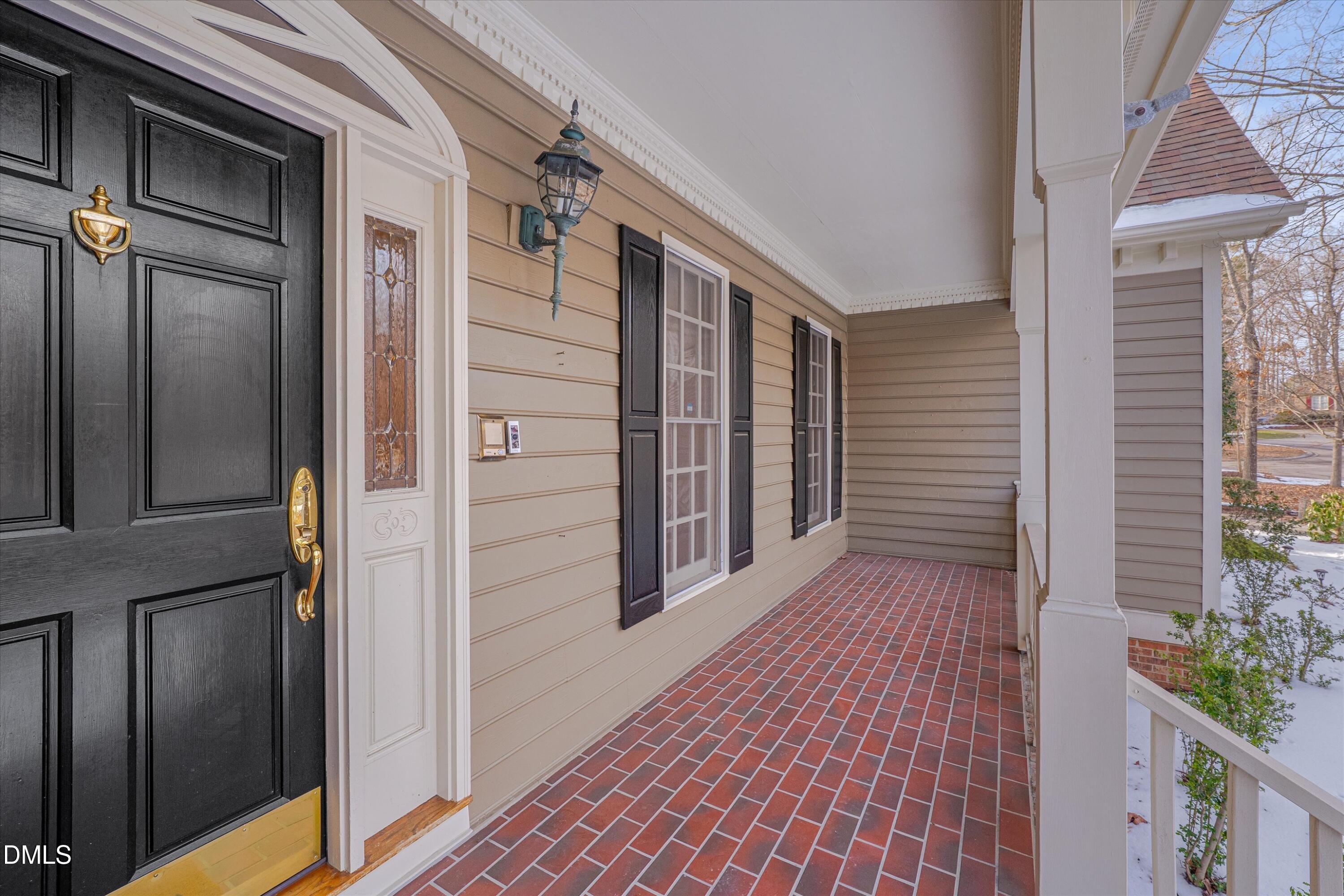 101 Abbotsford Court Property Photo 6
