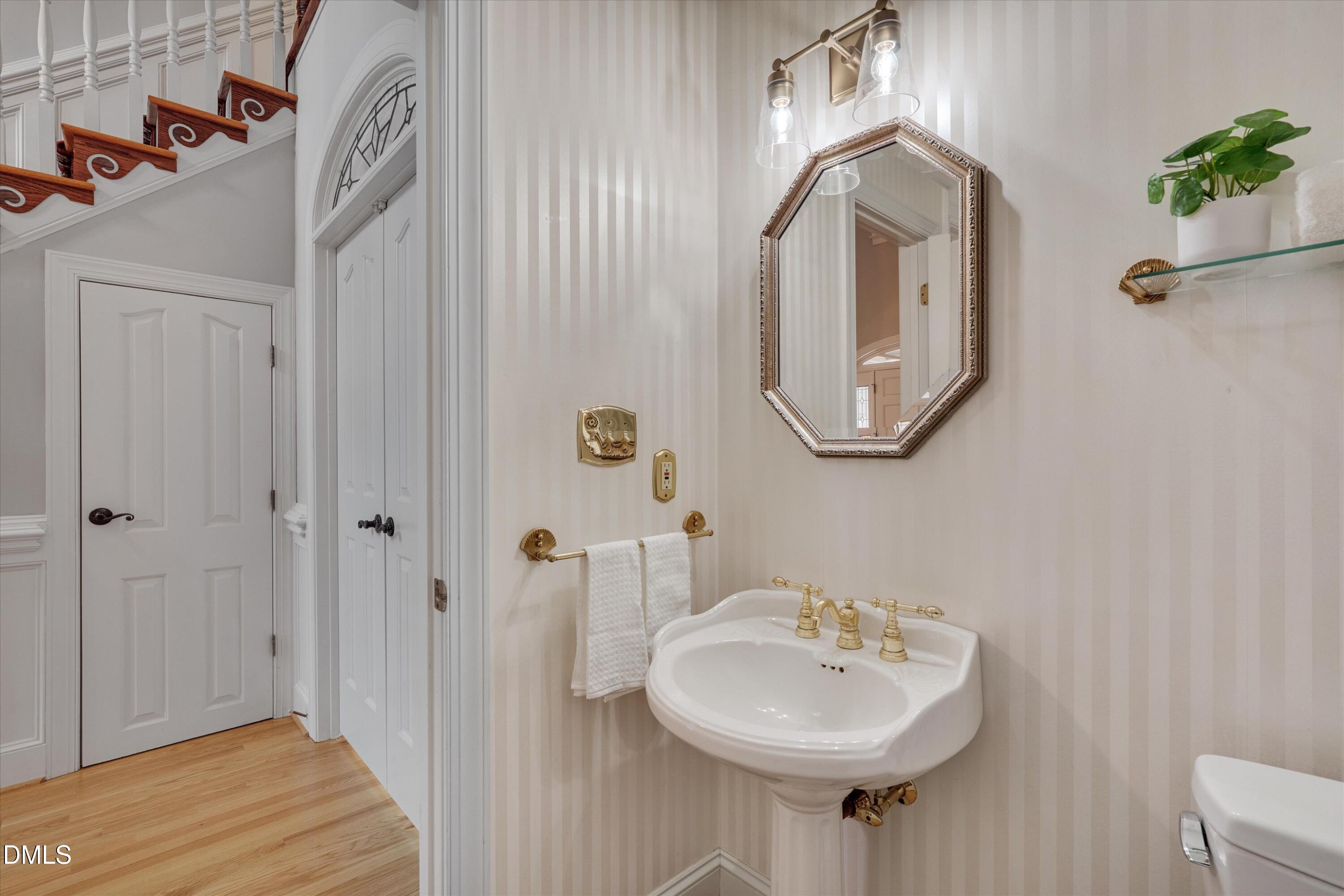 101 Abbotsford Court Property Photo 35