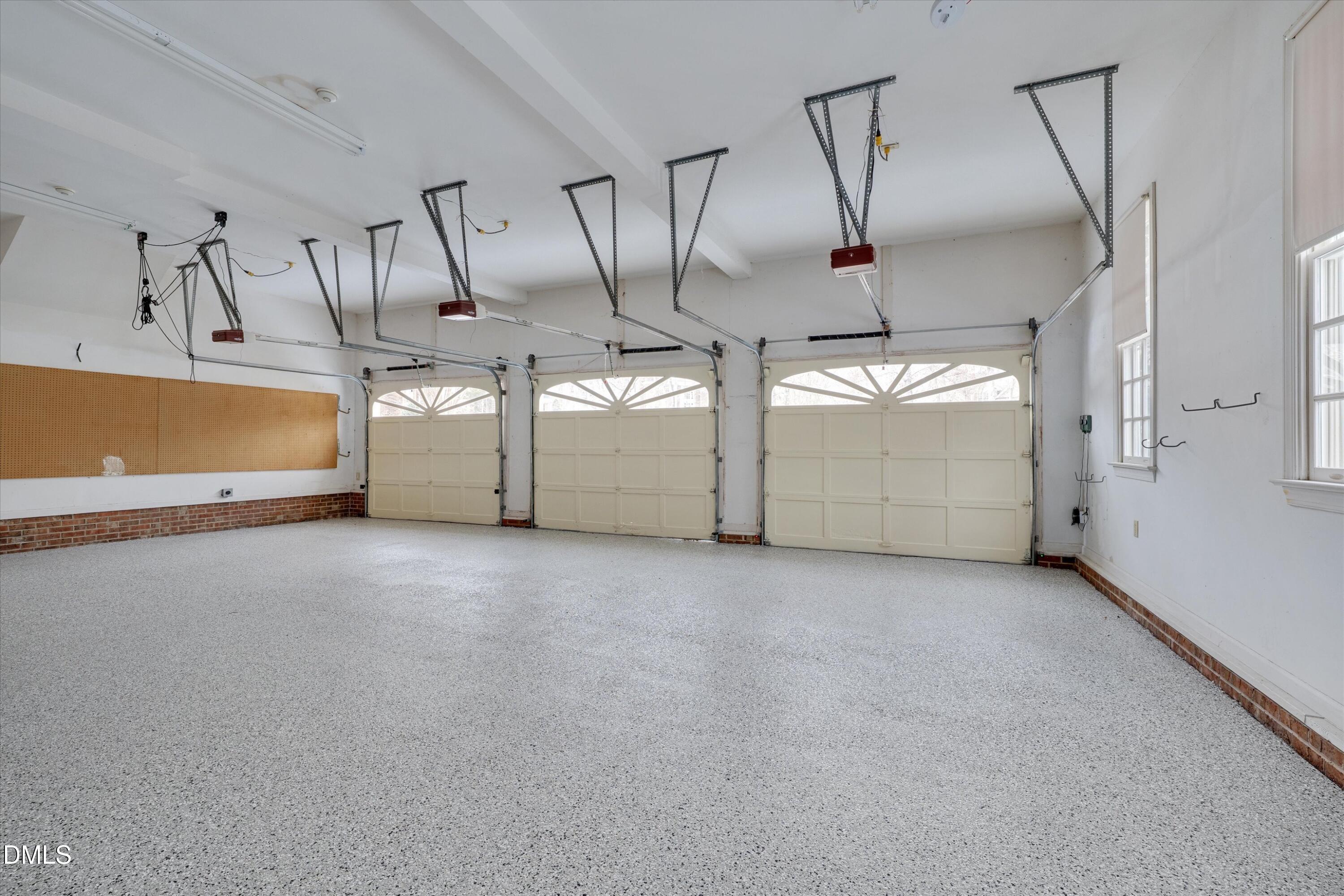 101 Abbotsford Court Property Photo 60