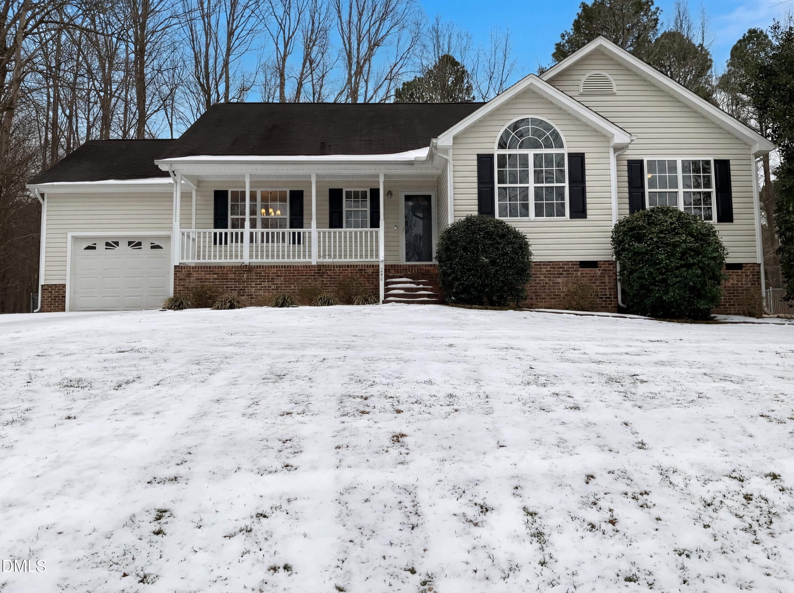 100 Broken Lance Drive Property Photo 1