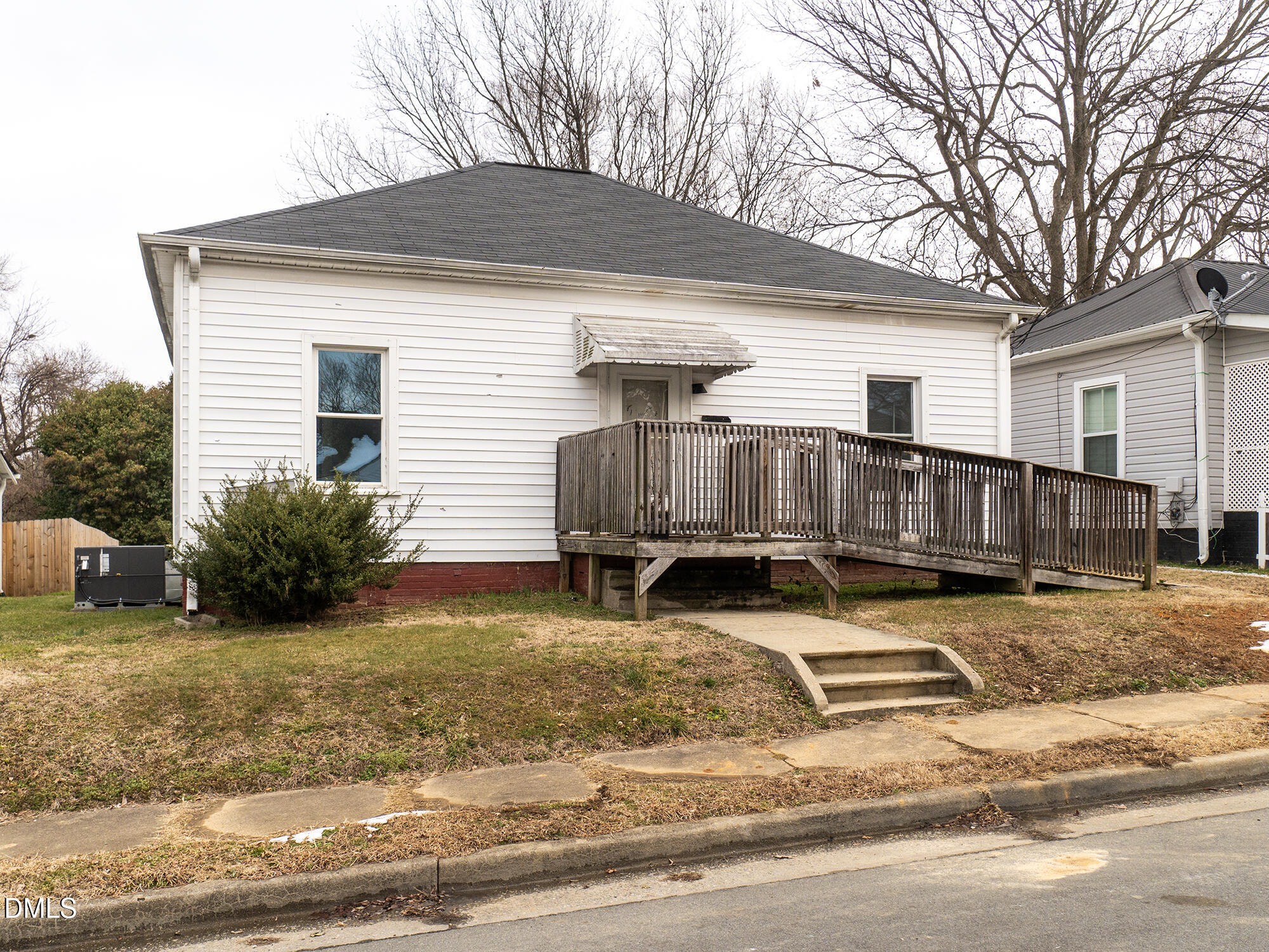 608 Oak Street Property Photo 1