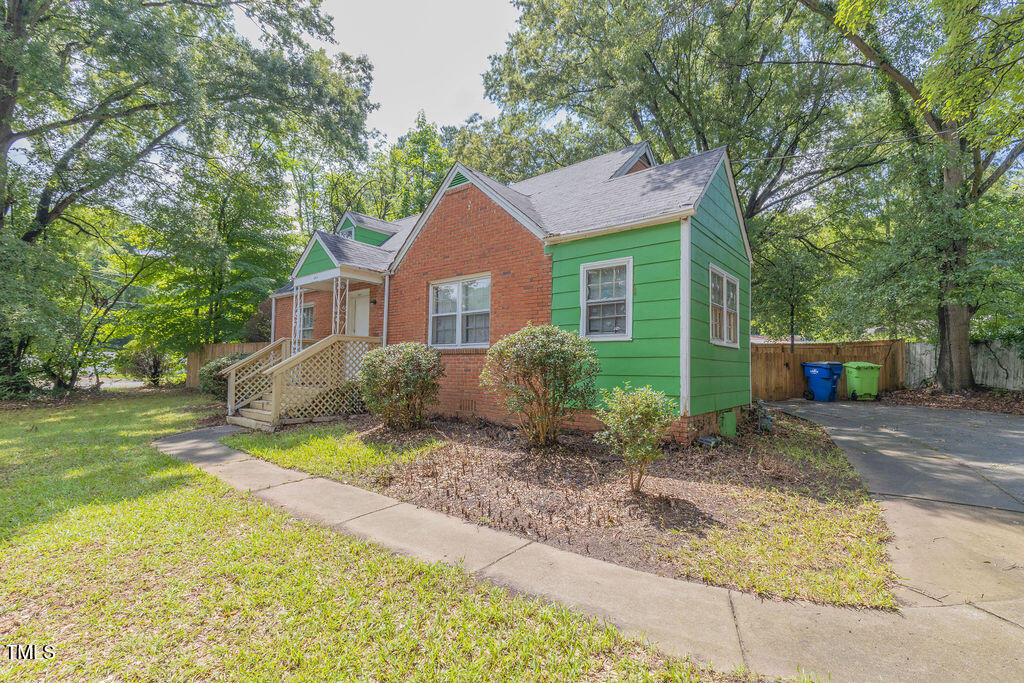 301 N King Charles Road Property Photo 5