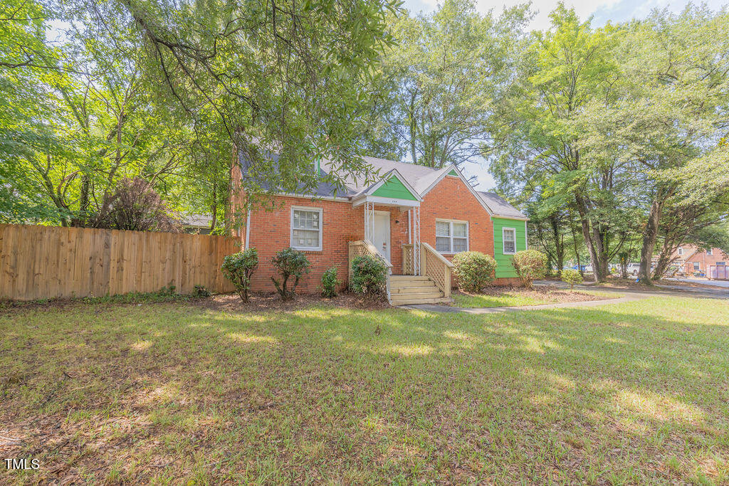 301 N King Charles Road Property Photo 8