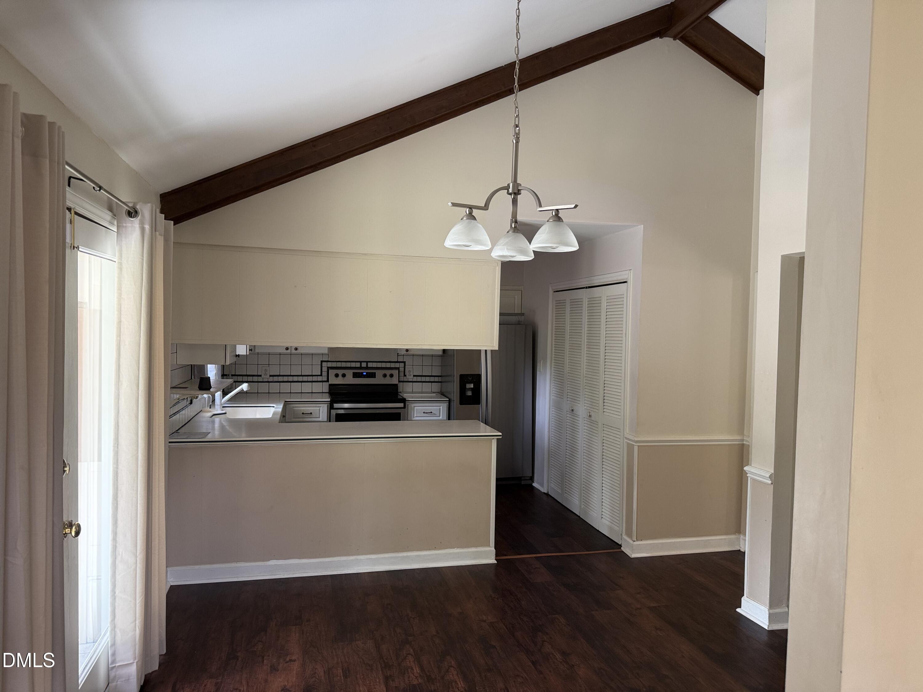 102 Pebblebrook Drive Property Photo 7