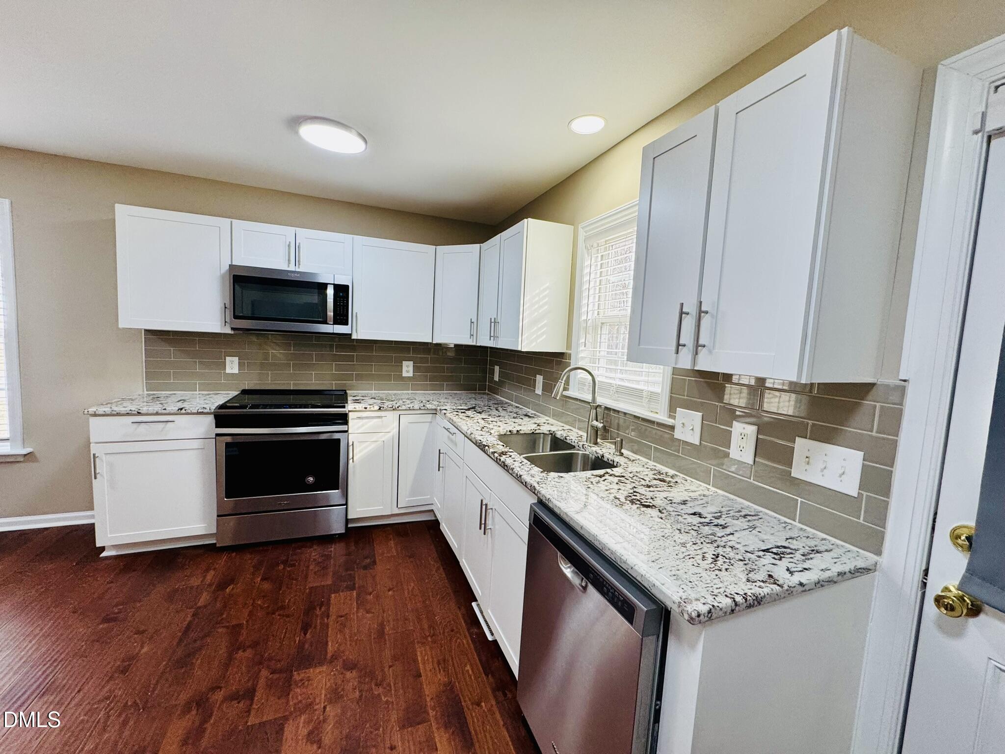 6904 Fox Haven Place Property Photo 8