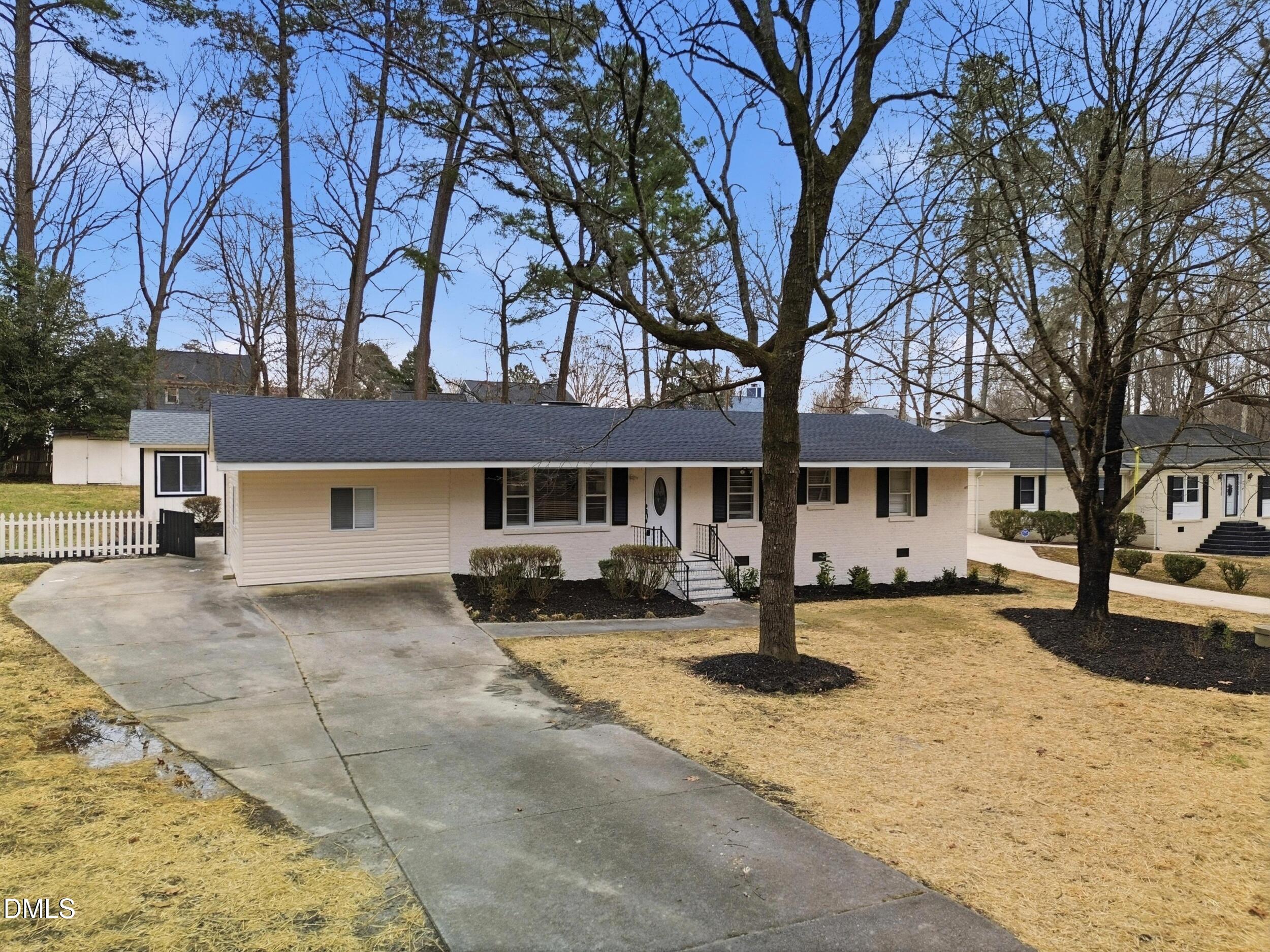 208 Lynnwood Estates Drive Property Photo 3