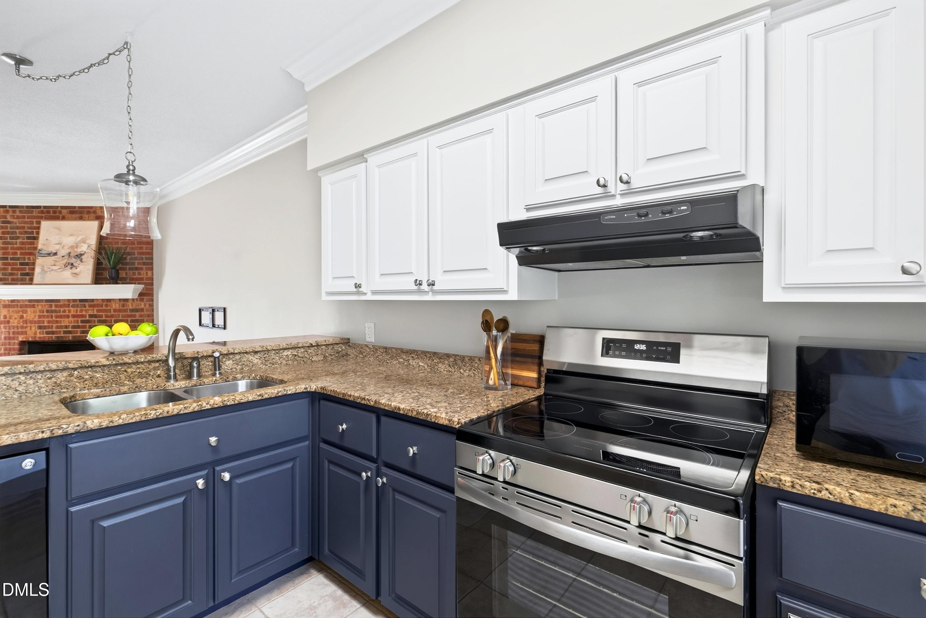 1404 Governors Court Property Photo 6