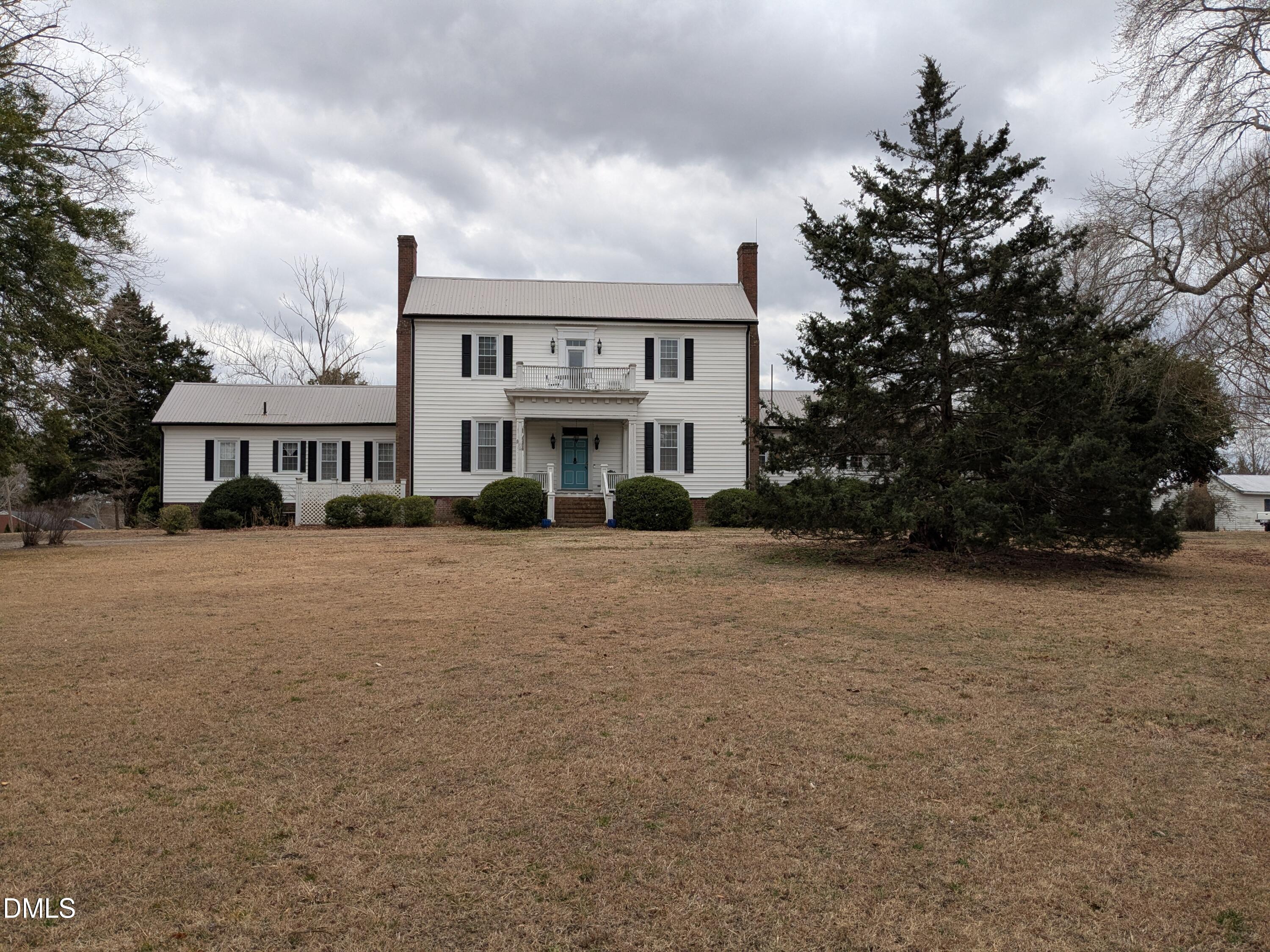 301 W Thorndale Drive Property Photo 1