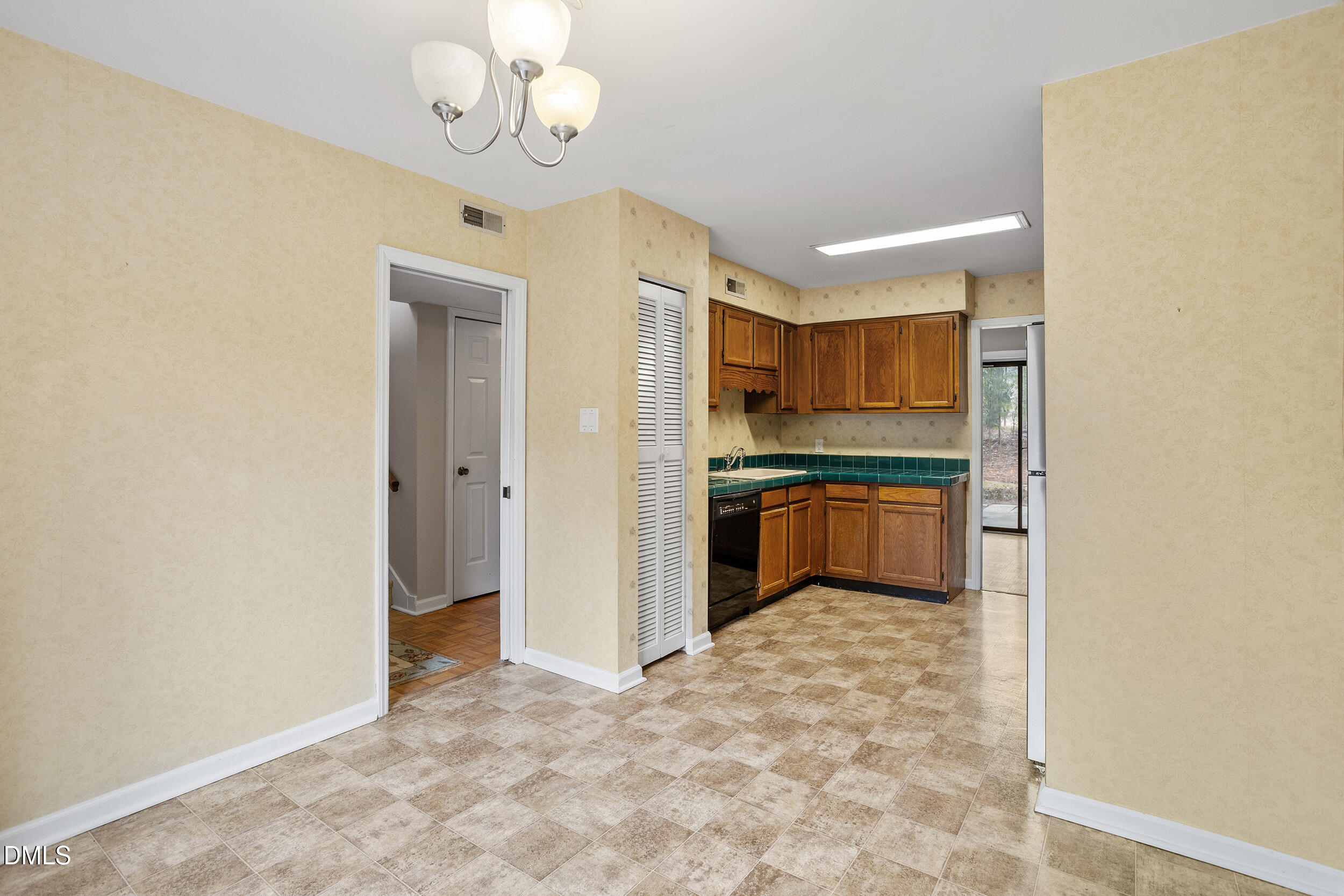 4101 Five Oaks Drive Unit 38 Property Photo 14