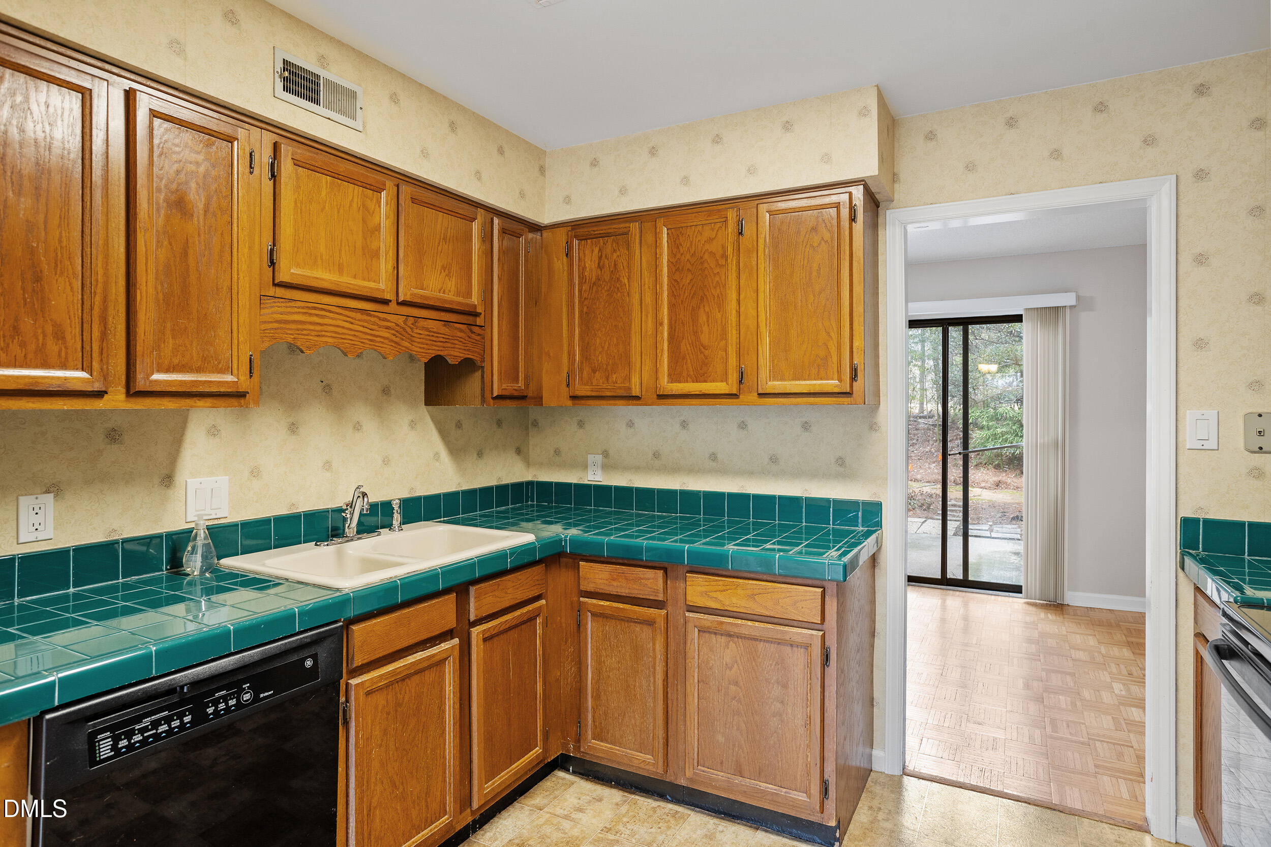 4101 Five Oaks Drive Unit 38 Property Photo 19