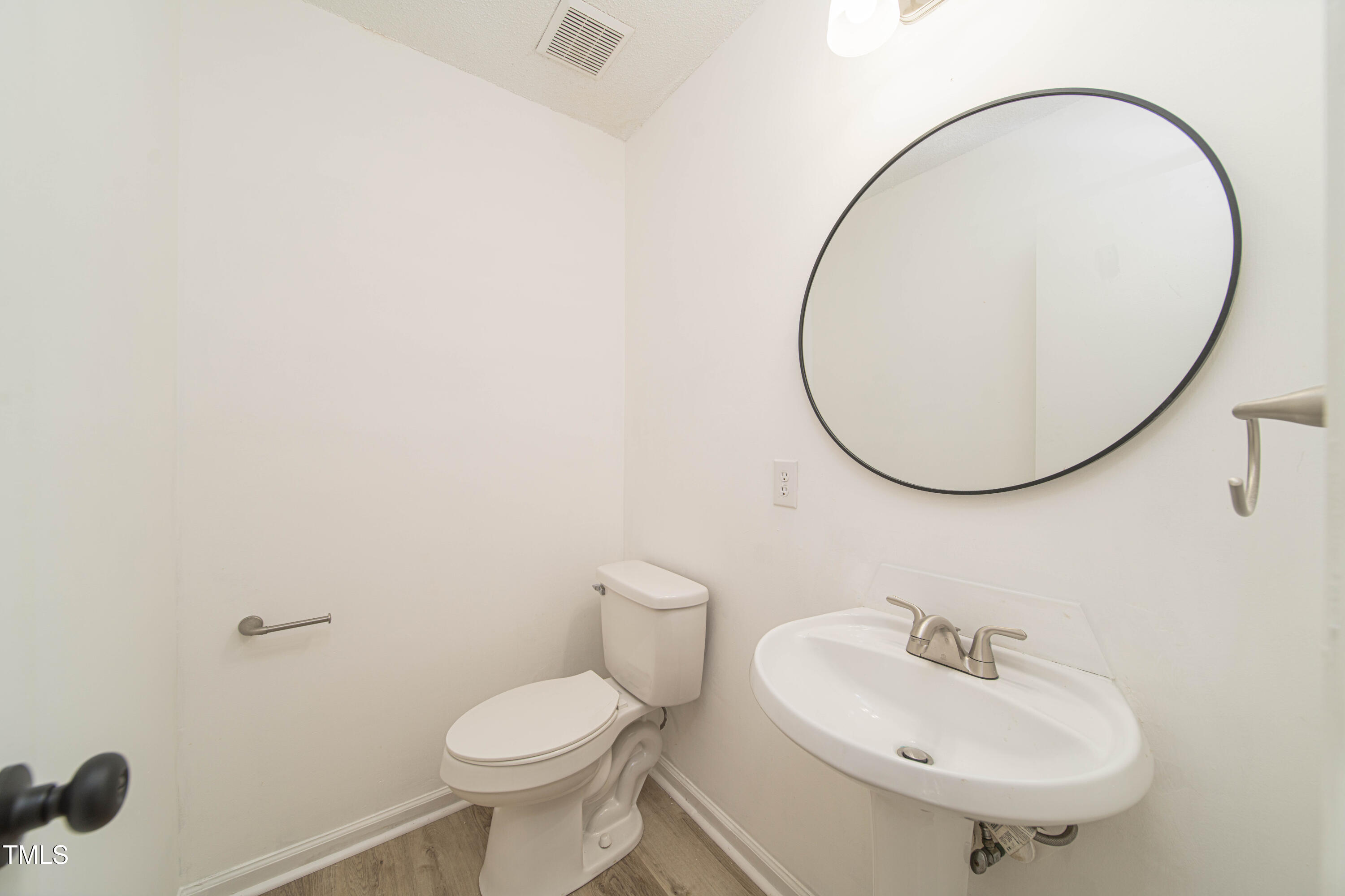 4258 Kaplan Drive Property Photo 5