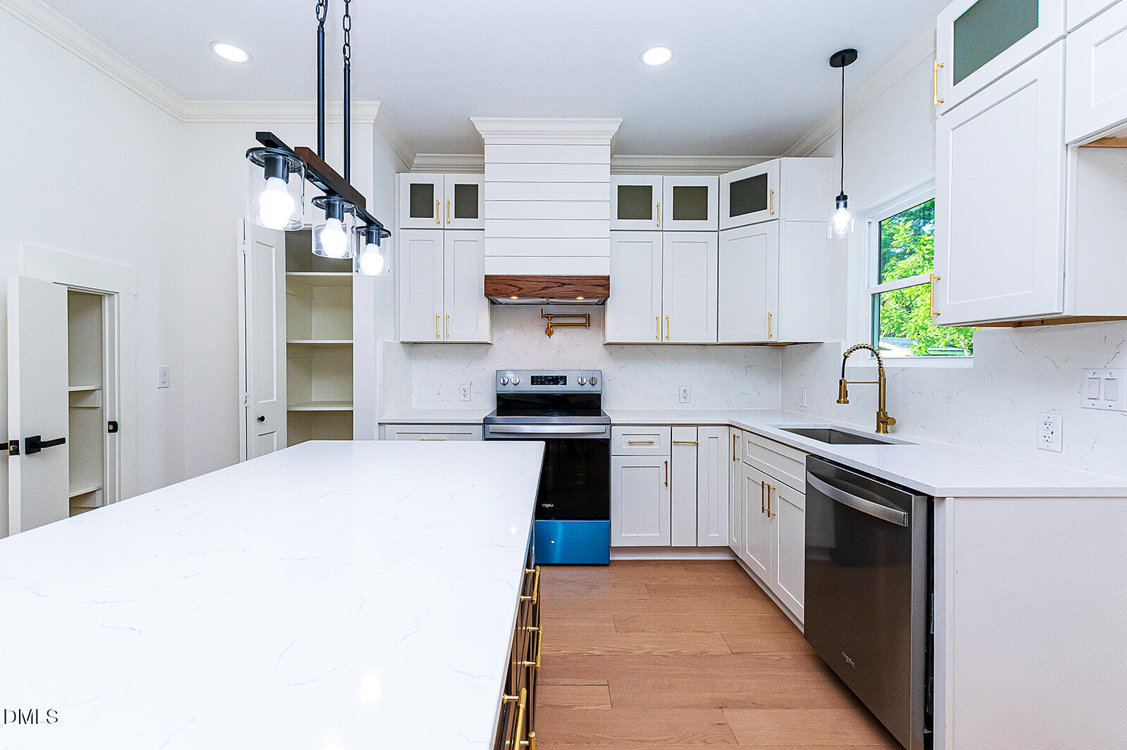 1508 N Hyde Park Avenue Property Photo 10