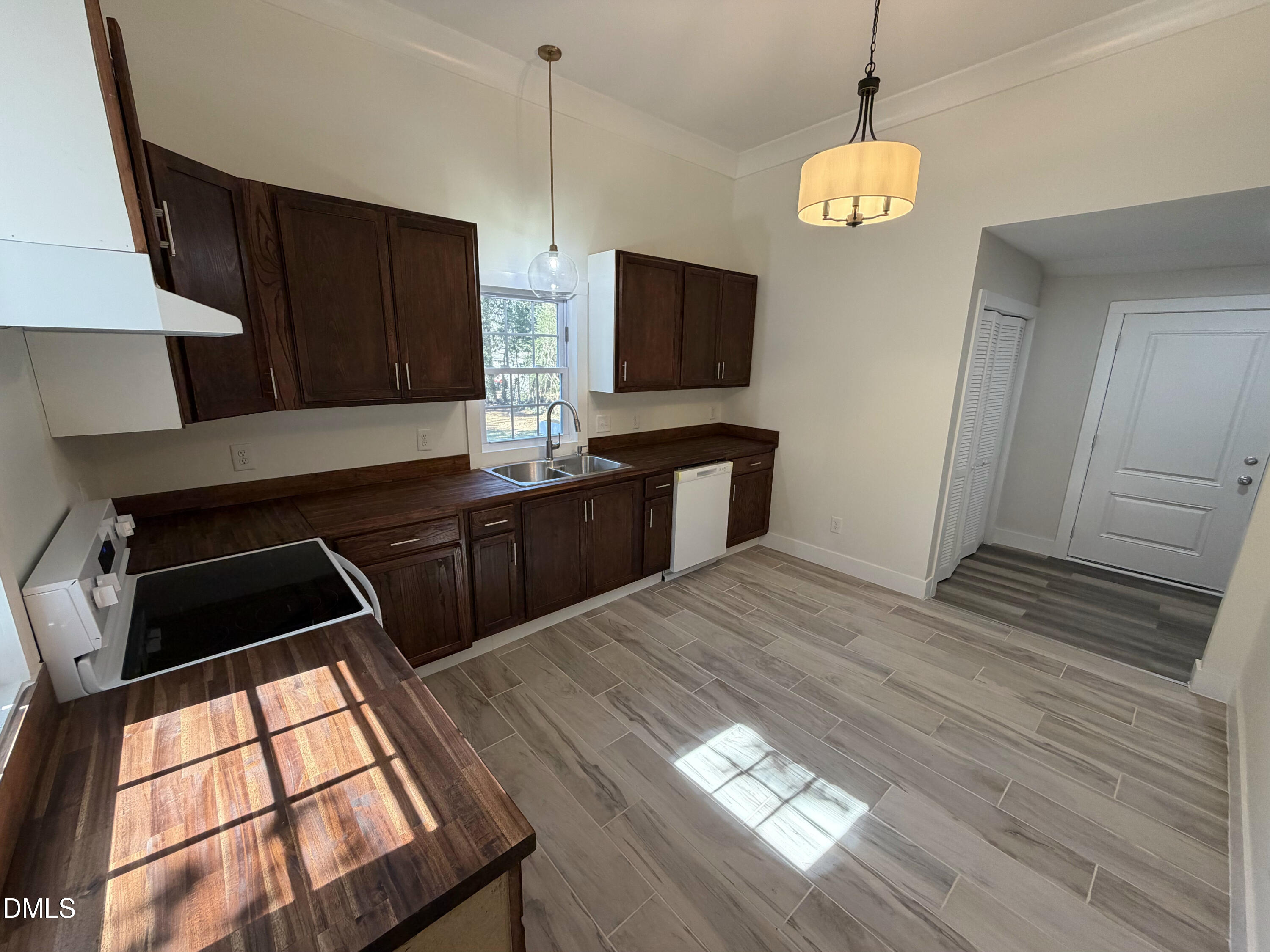 718 Clark Street Property Photo 27