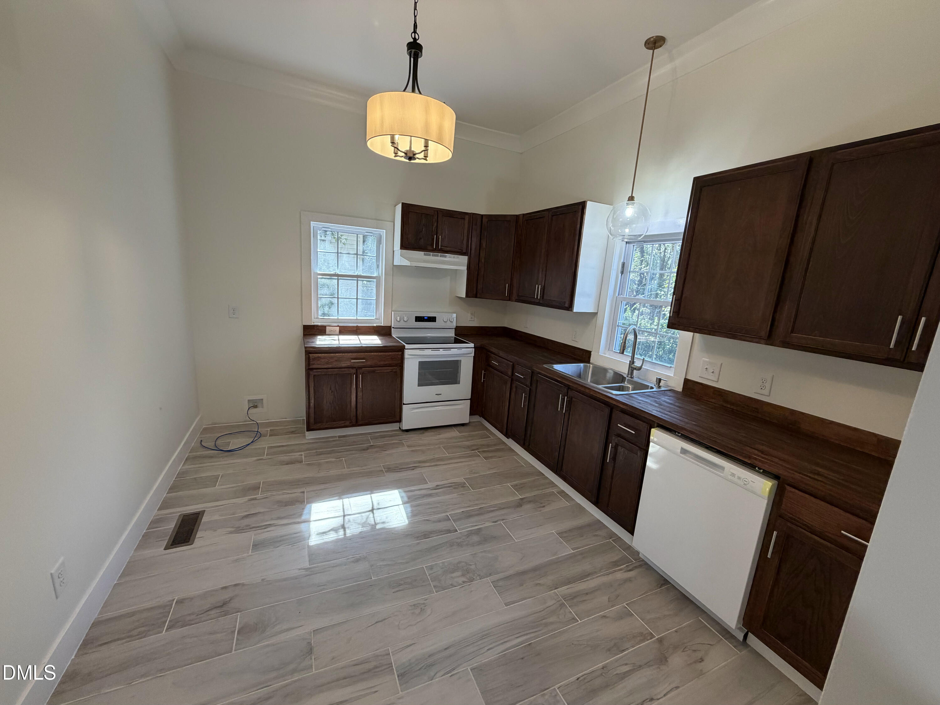 718 Clark Street Property Photo 28