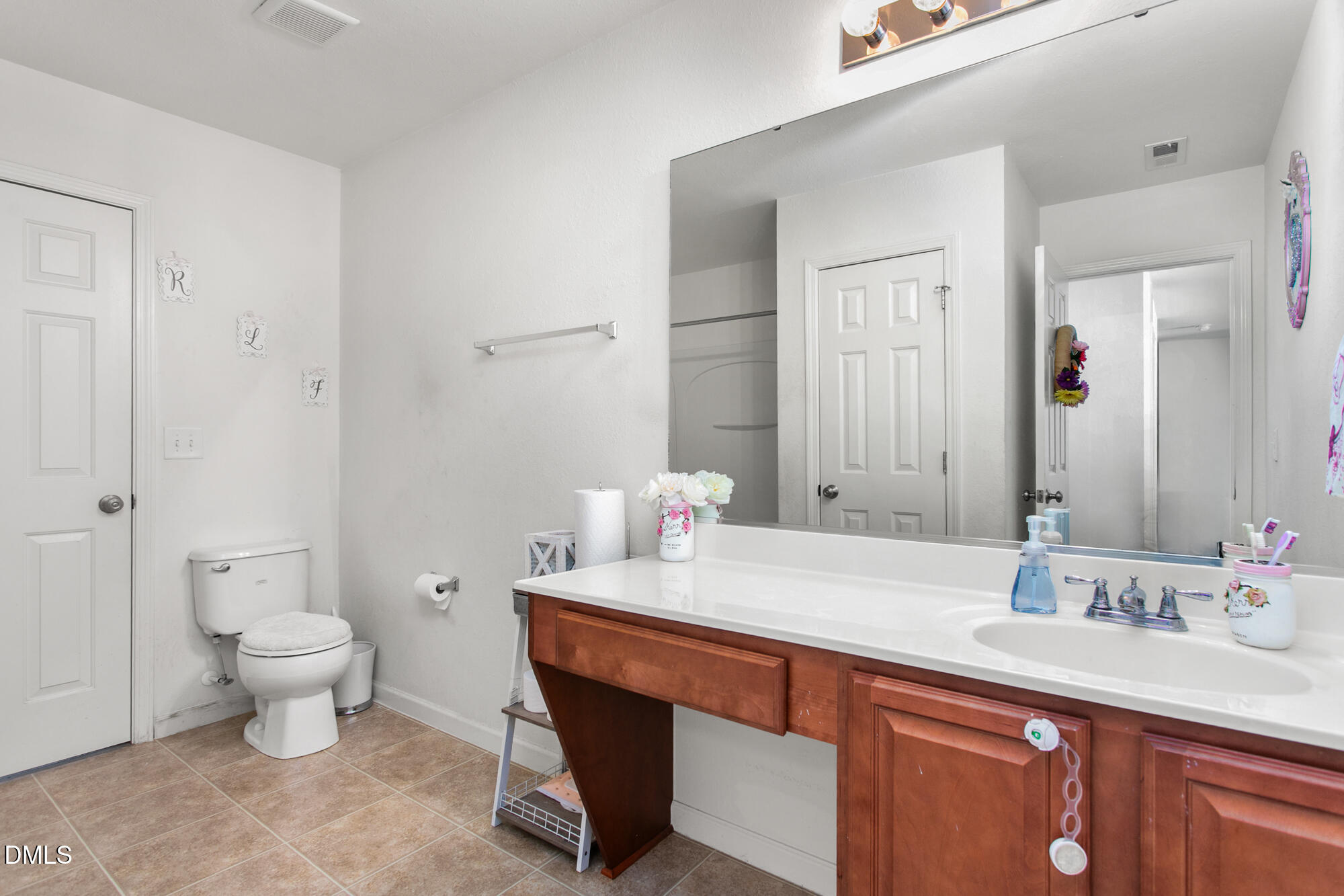 400 Walnut Crossing Drive Property Photo 15