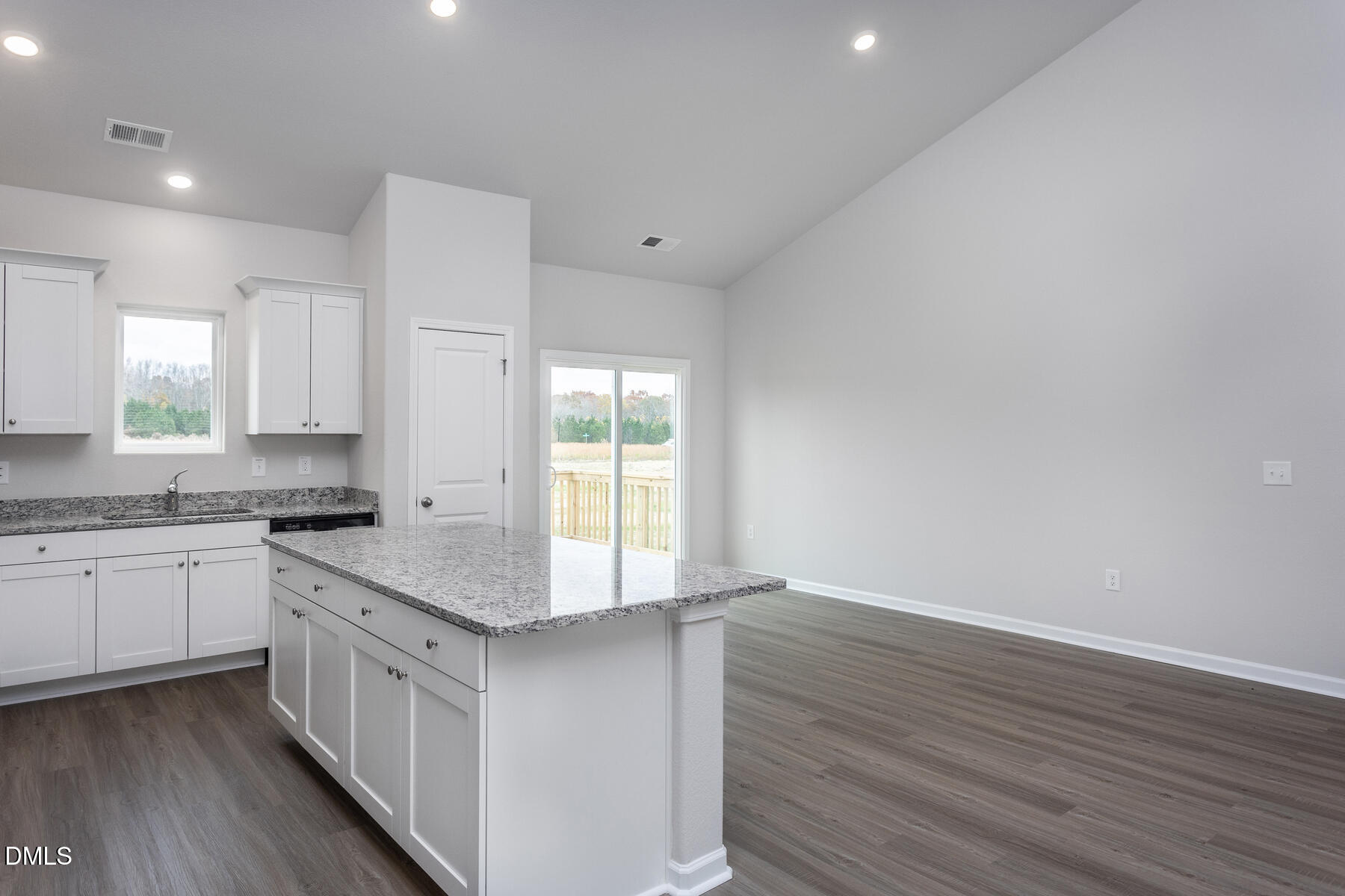 11470 International Drive Property Photo 3