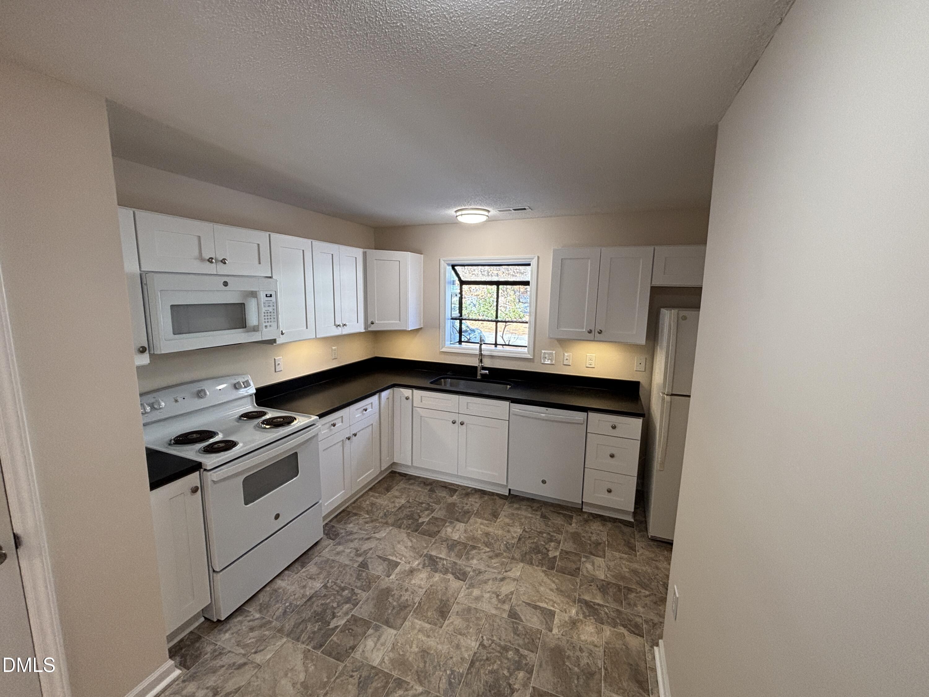 54 Willow Bridge Drive Property Photo 4