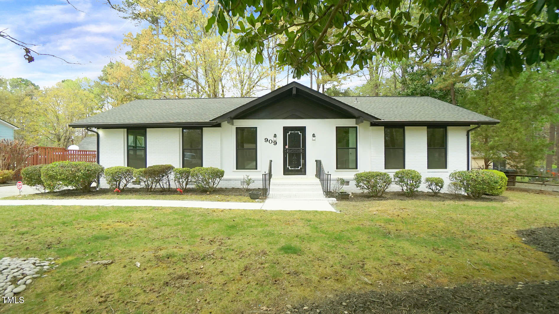 909 Windcrest Road Property Photo 1