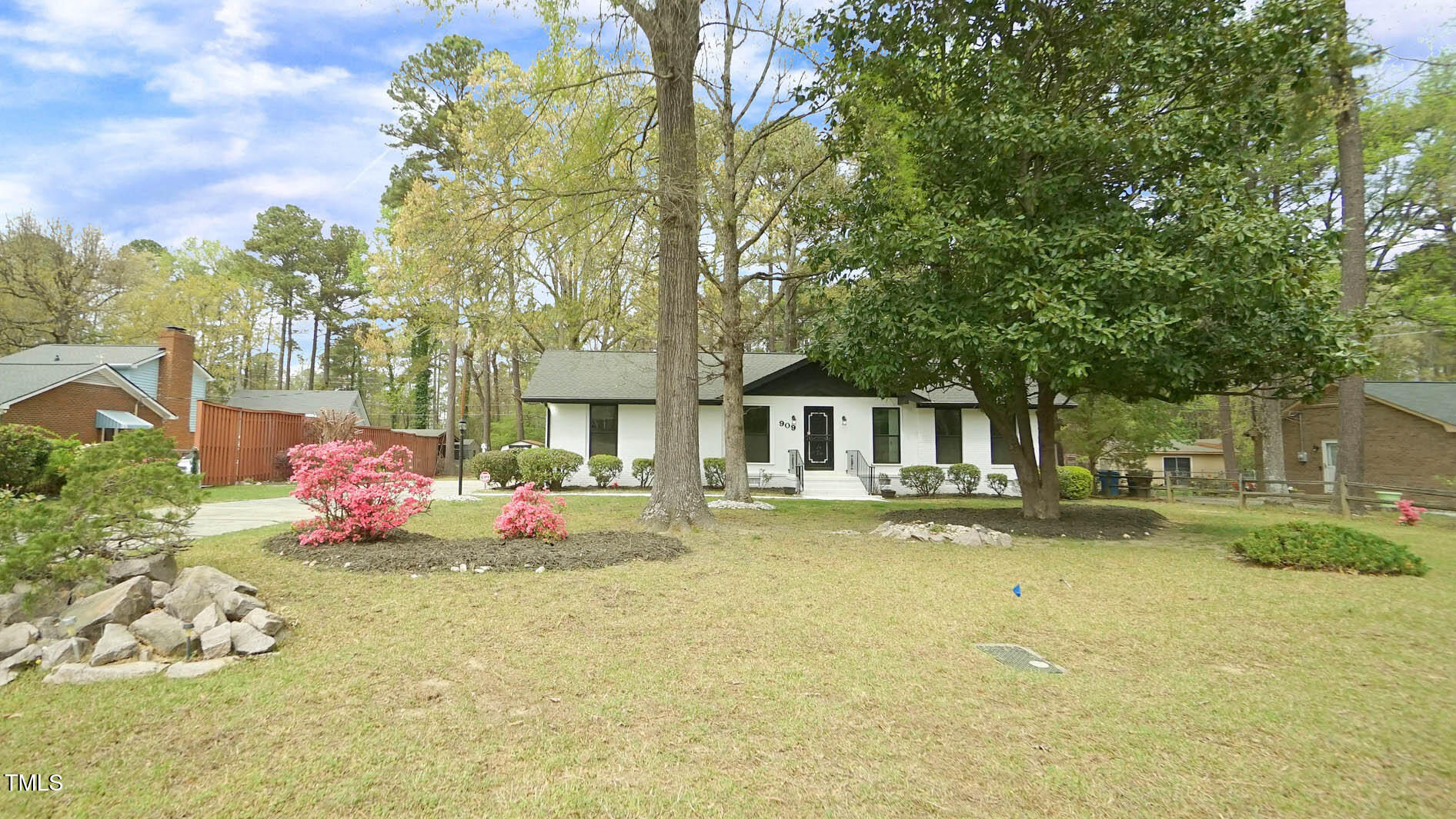 909 Windcrest Road Property Photo 4