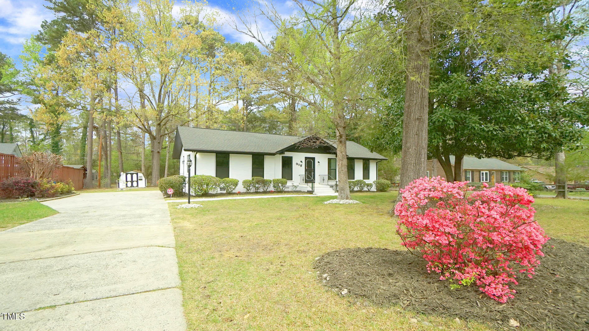 909 Windcrest Road Property Photo 6