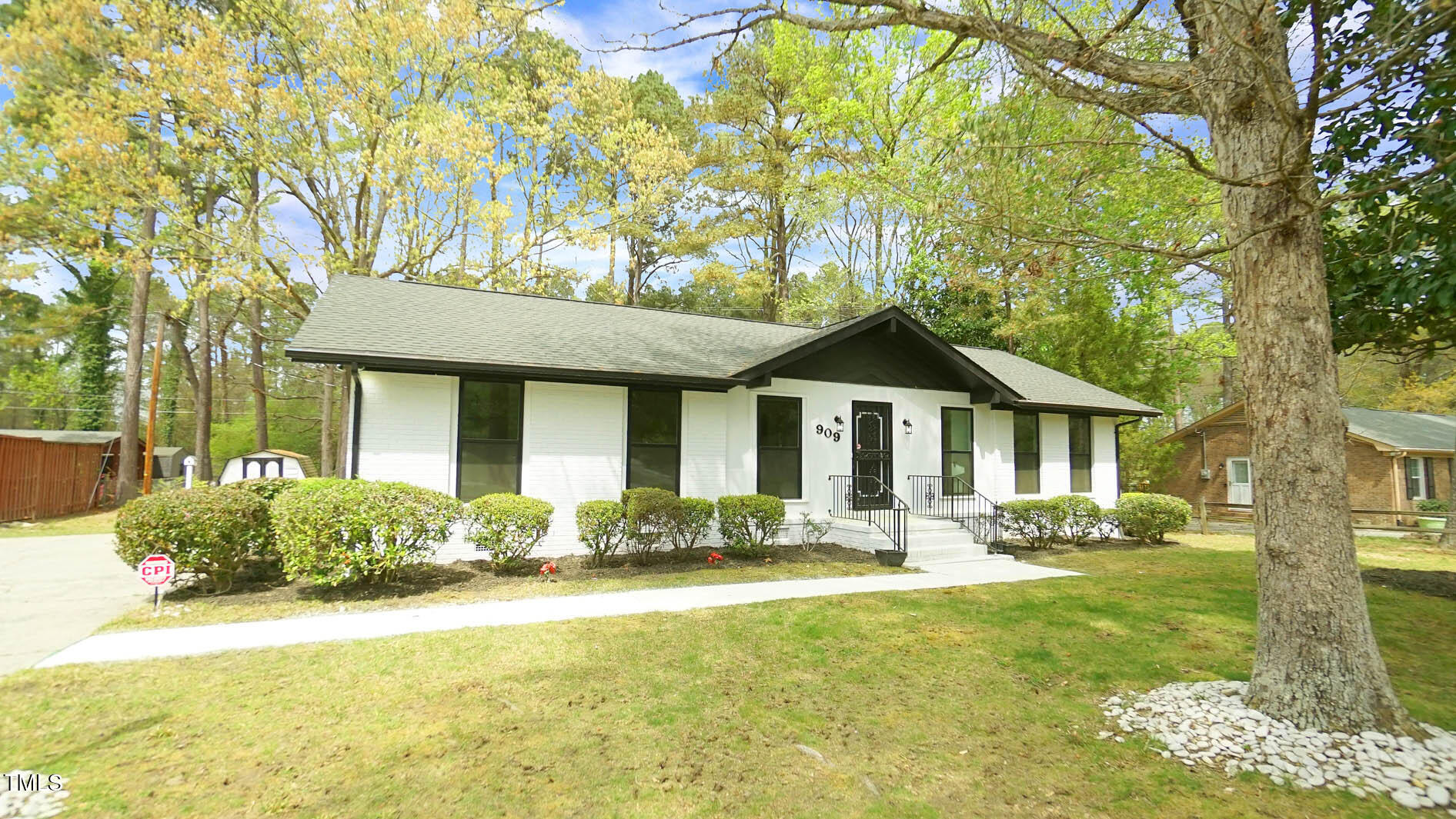 909 Windcrest Road Property Photo 8