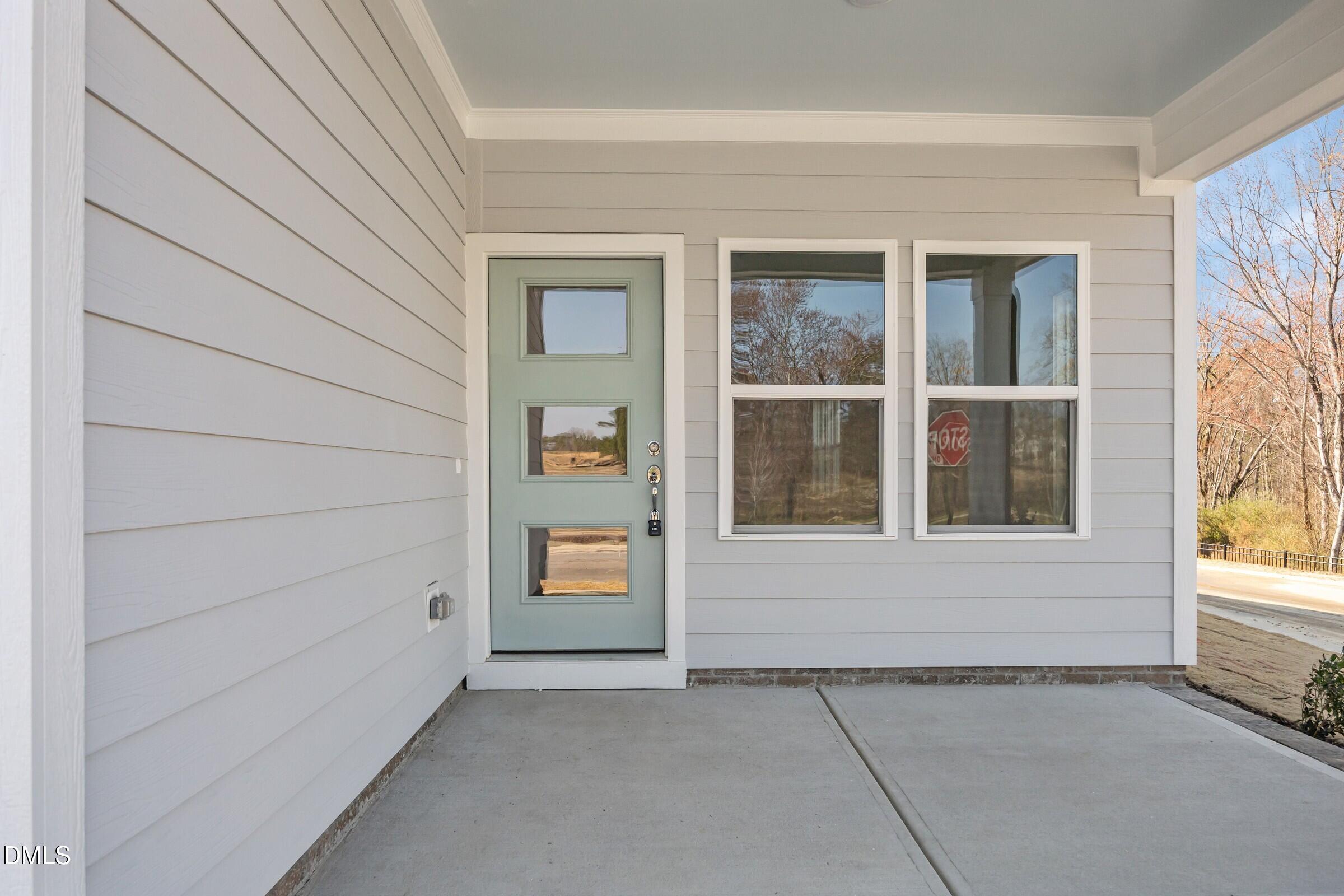 817 Central Pk Drive Property Photo 2