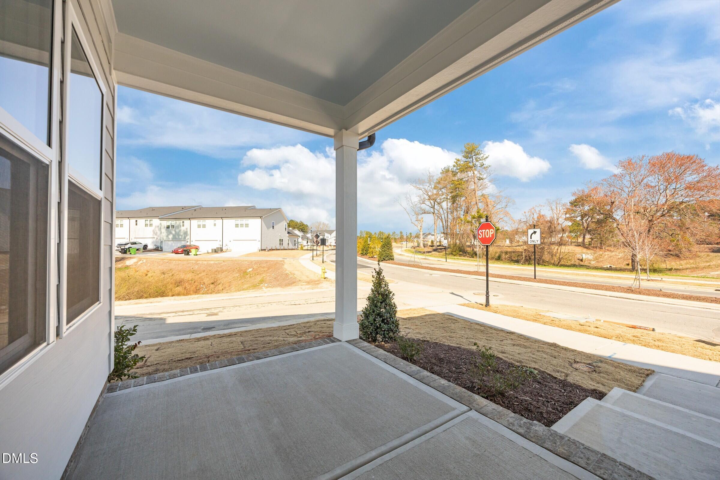 817 Central Pk Drive Property Photo 3