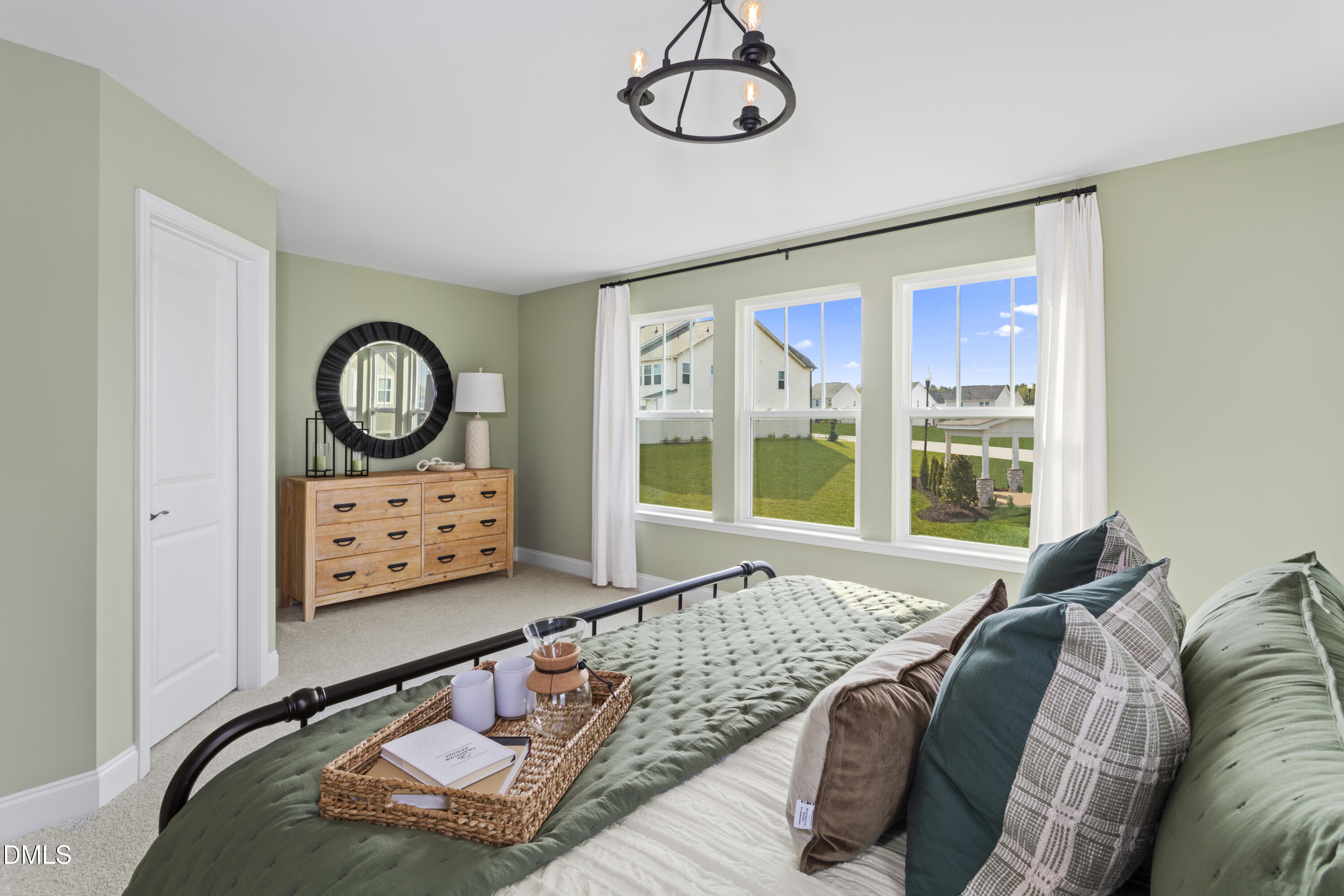 672 Sefton Park Drive Property Photo 8