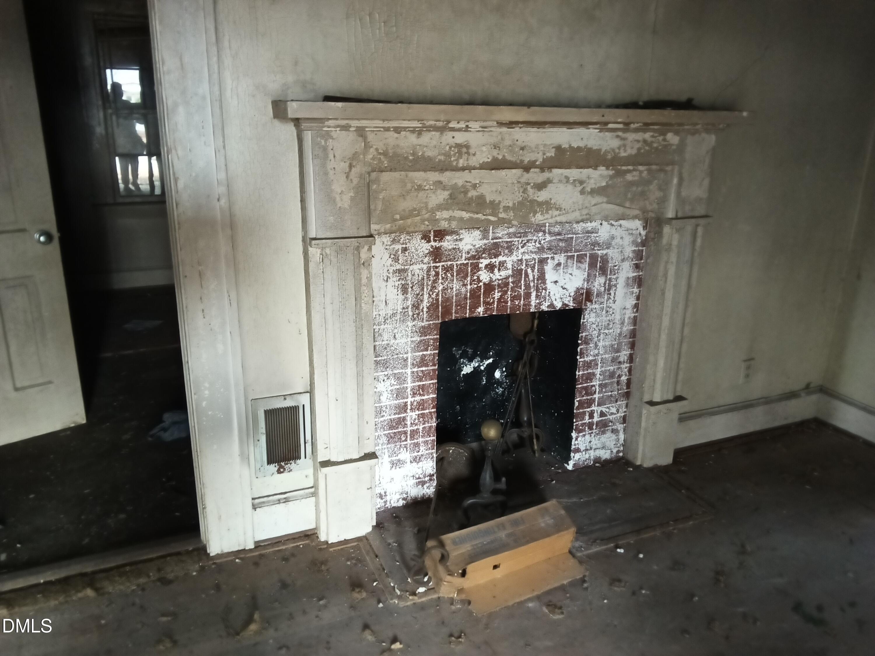 112 N Secrest Street Property Photo 3