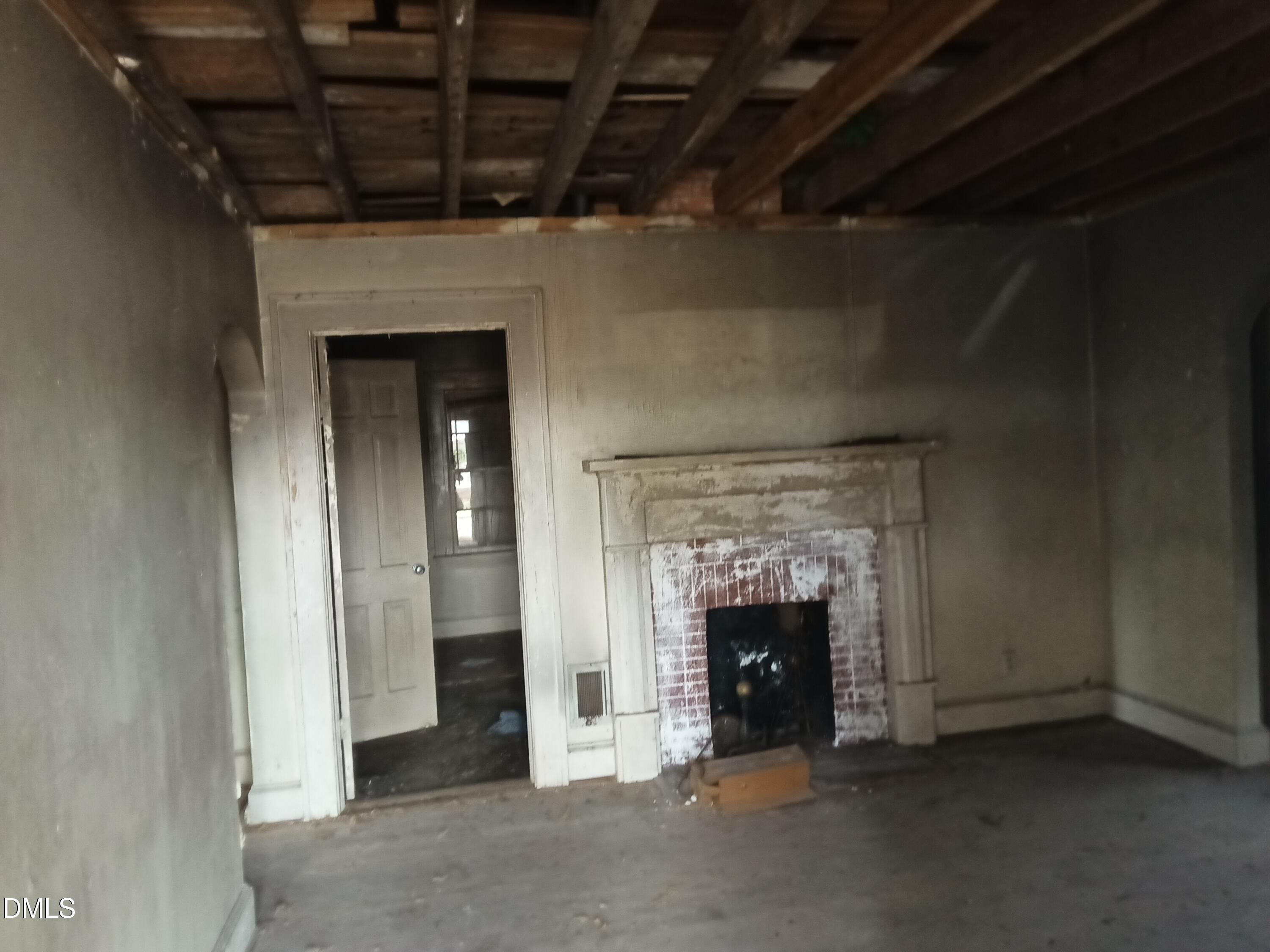 112 N Secrest Street Property Photo 4